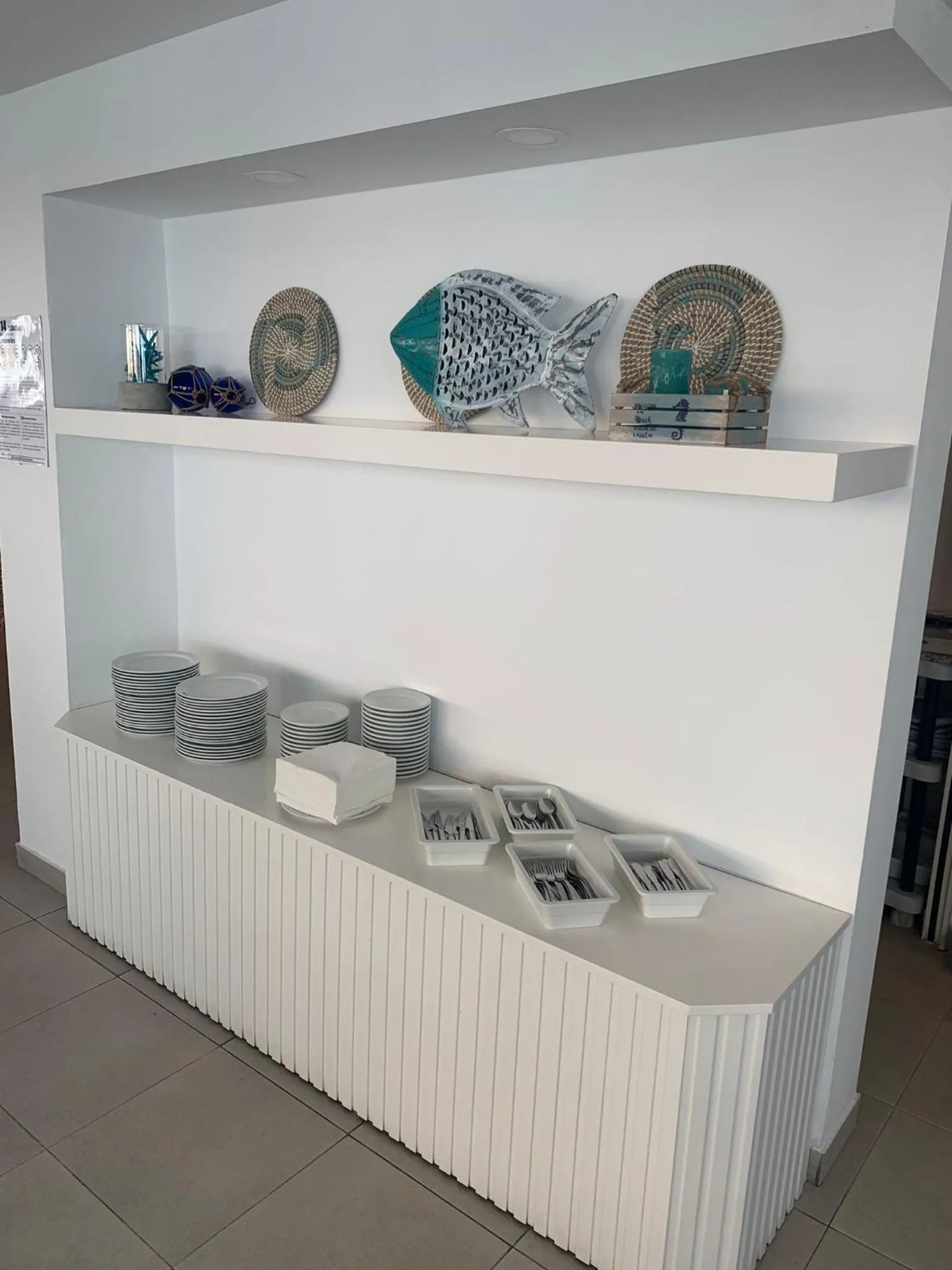 Restaurant/places to eat in Hotel Chevy & Suites