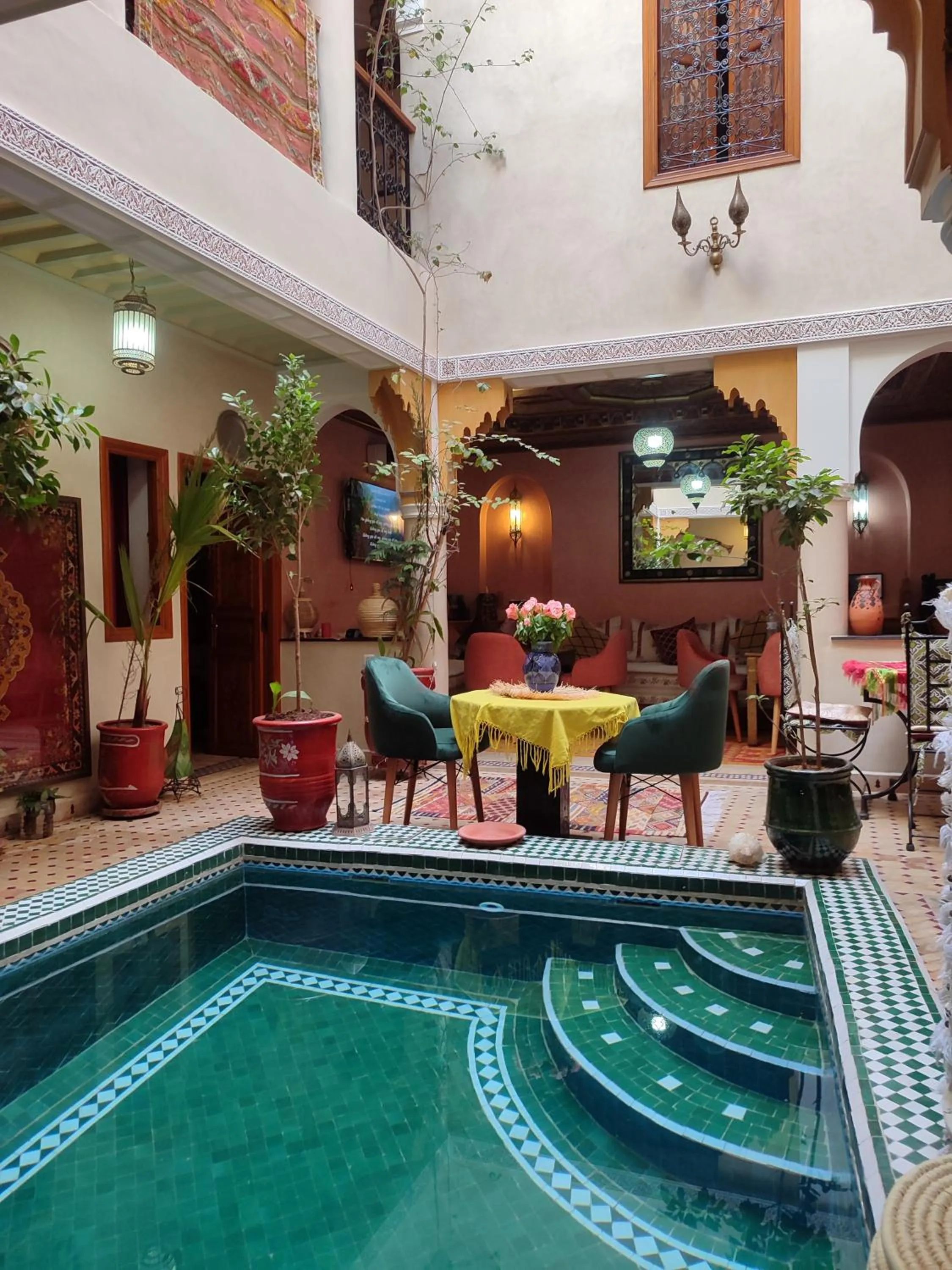 Restaurant/places to eat in Riad Zahri