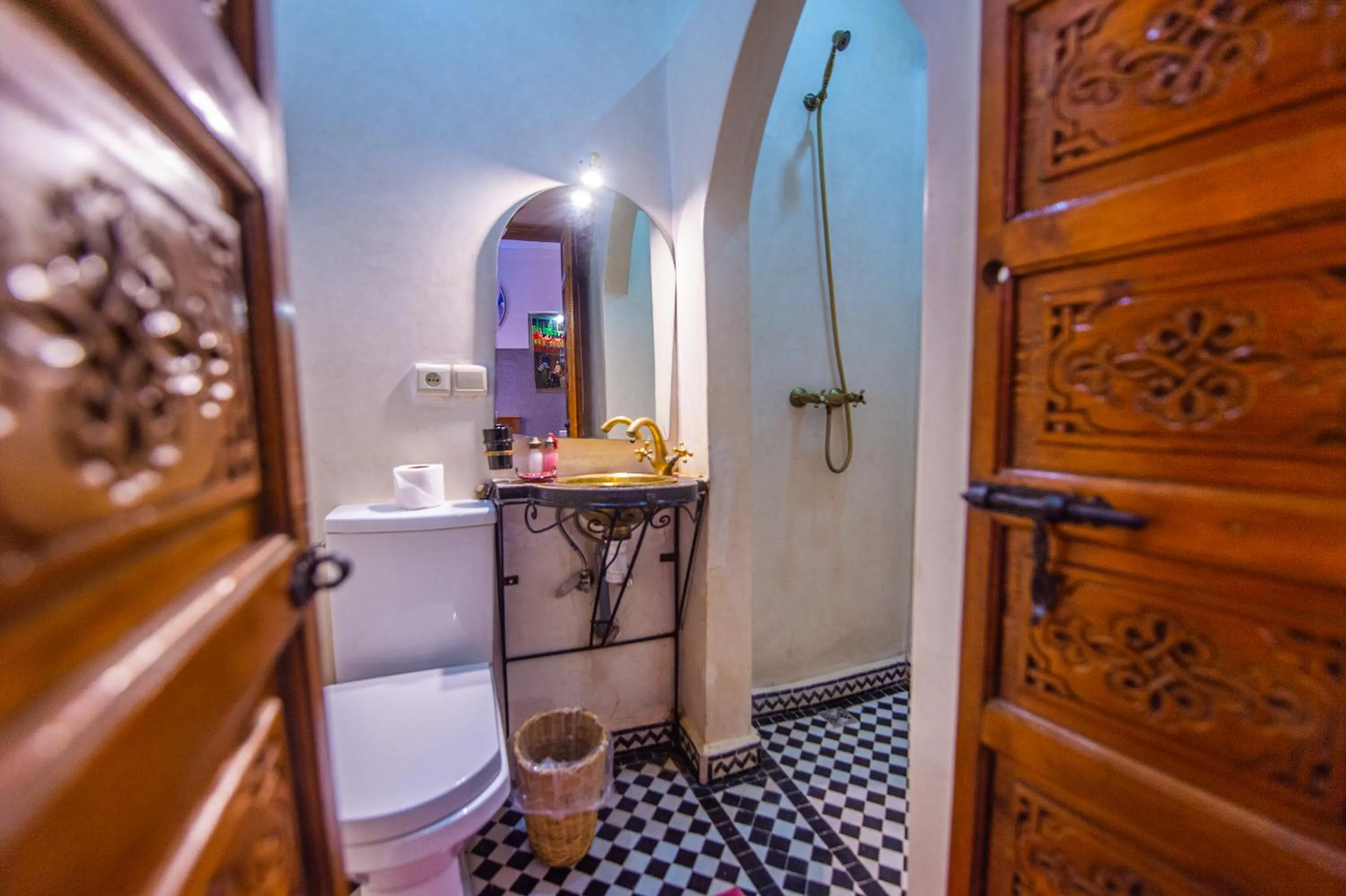 Shower in Riad Zahri