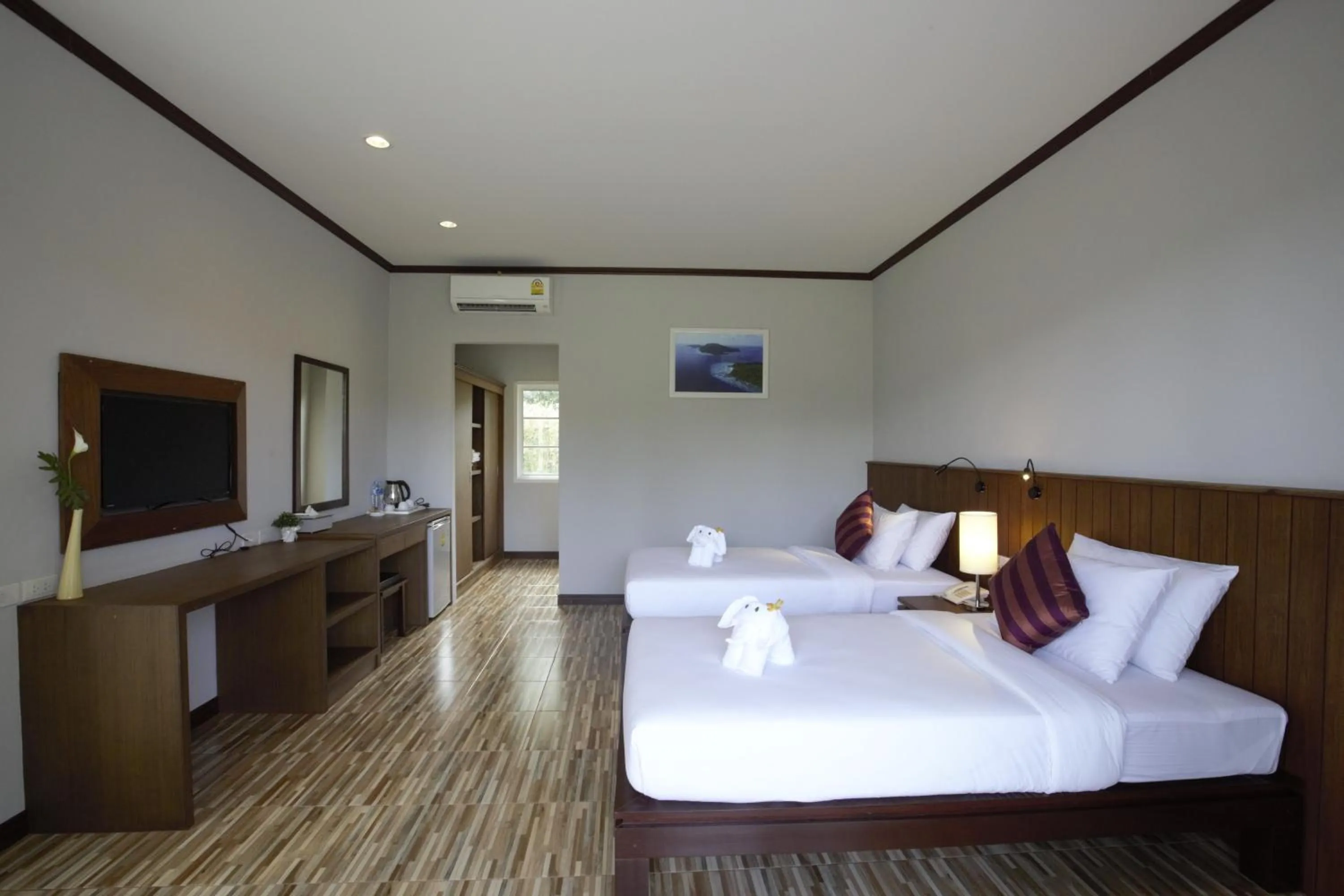 Photo of the whole room, Bed in Khaolak Mountain View