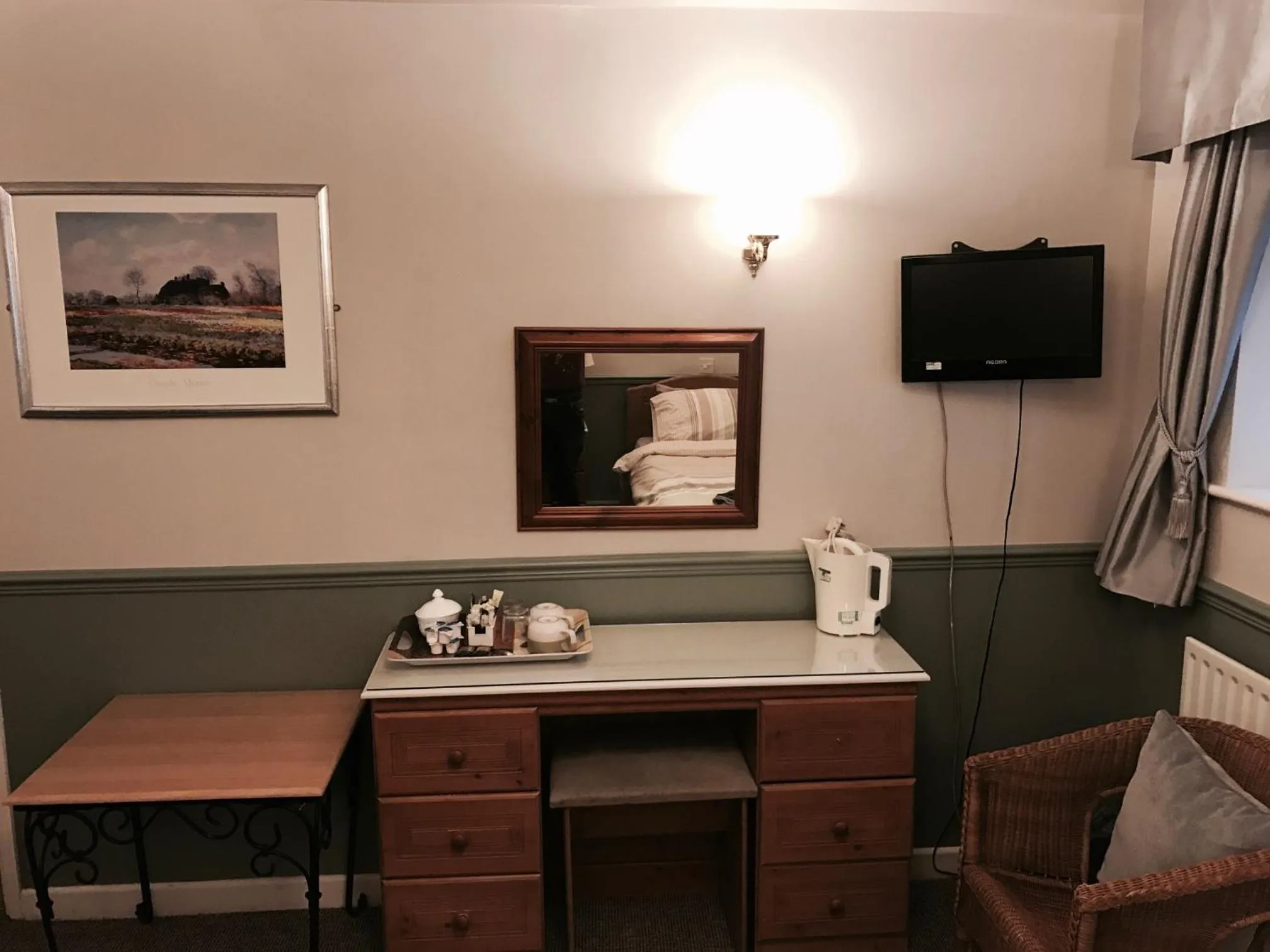 Budget Twin Room - single occupancy in The Red Lion Inn & Restaurant