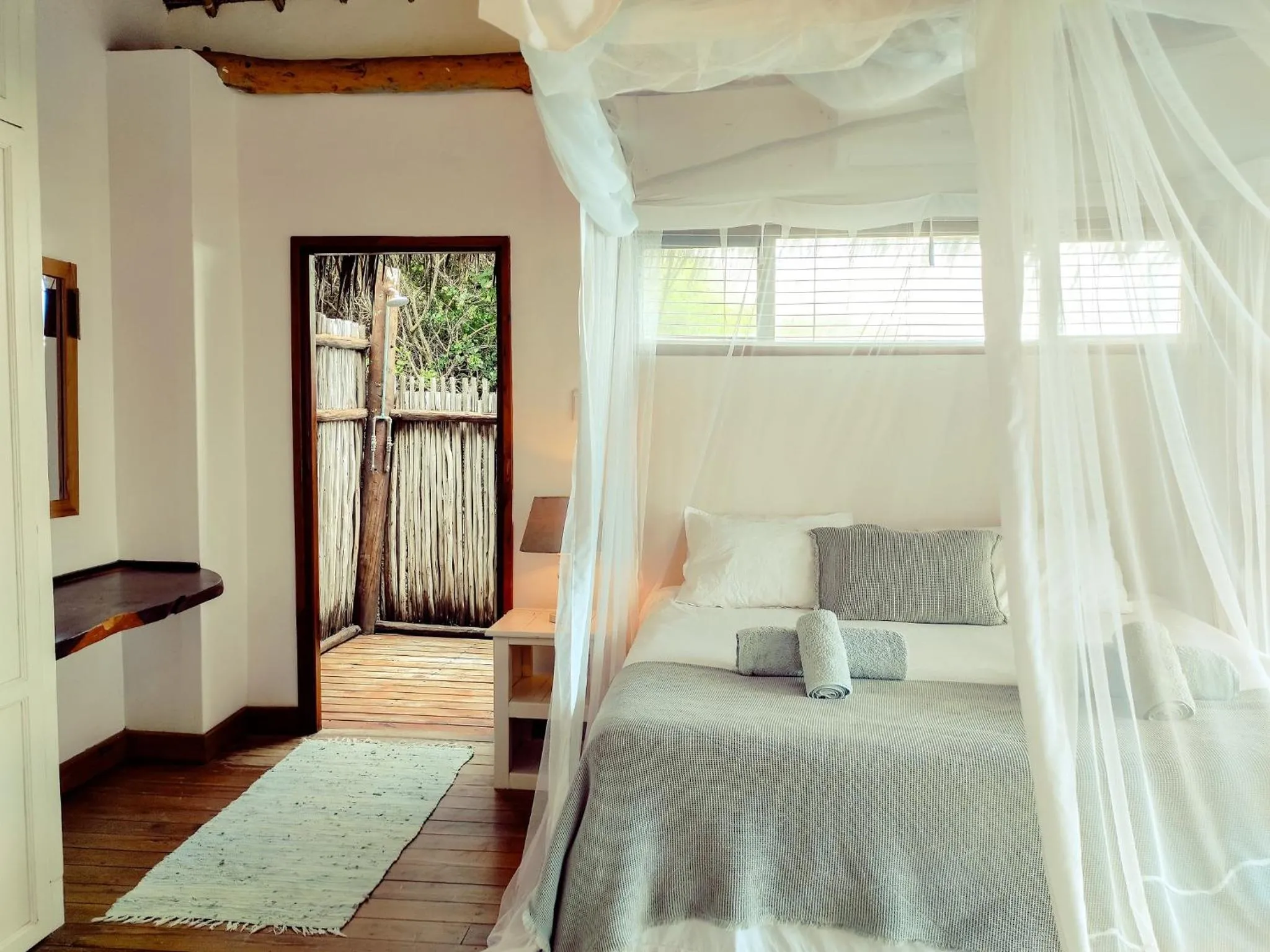 Shower, Bed in The Beach House