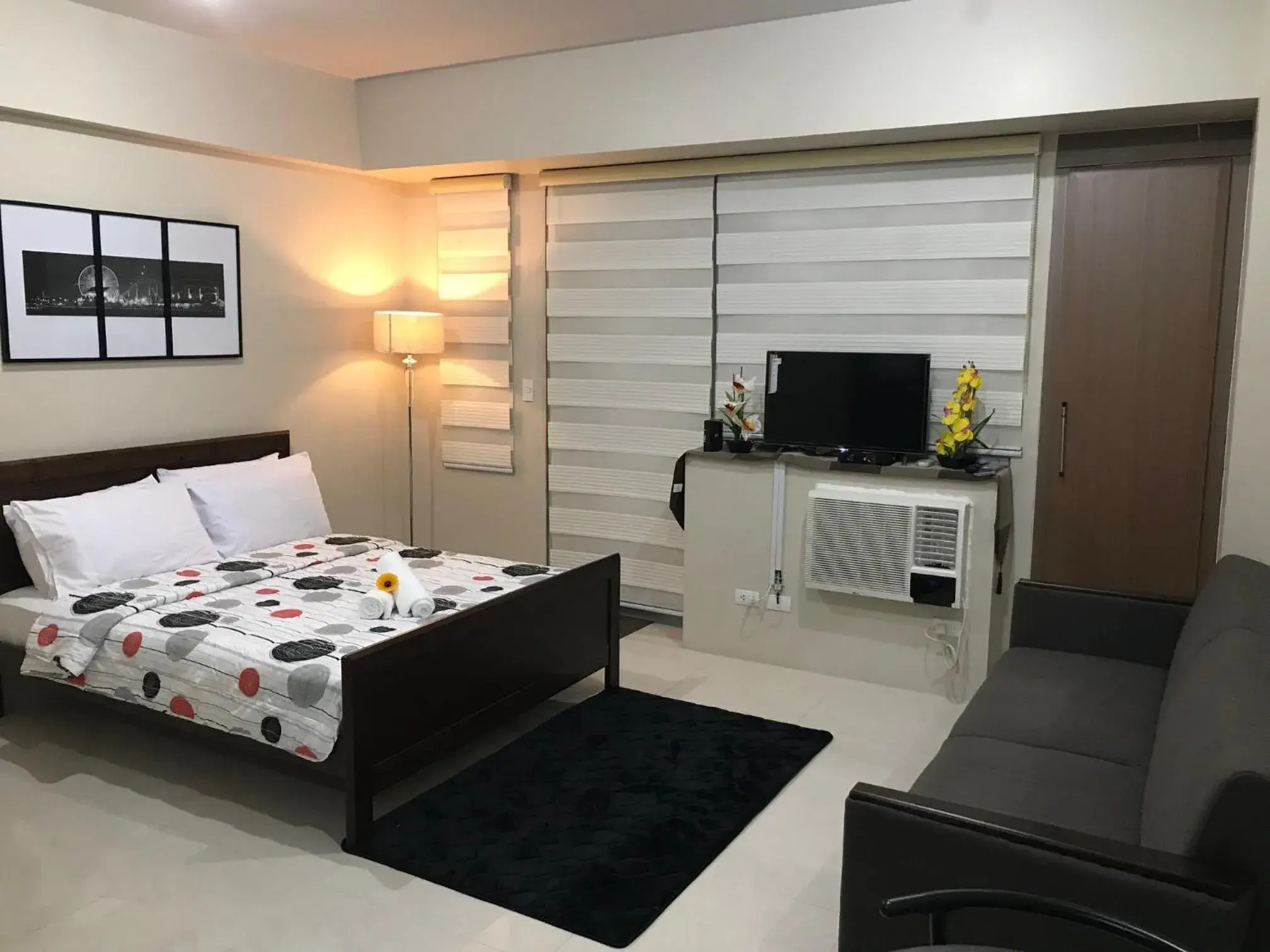 Bed in One Palm Tree Apartments Bed in One Palm Tree Apartments