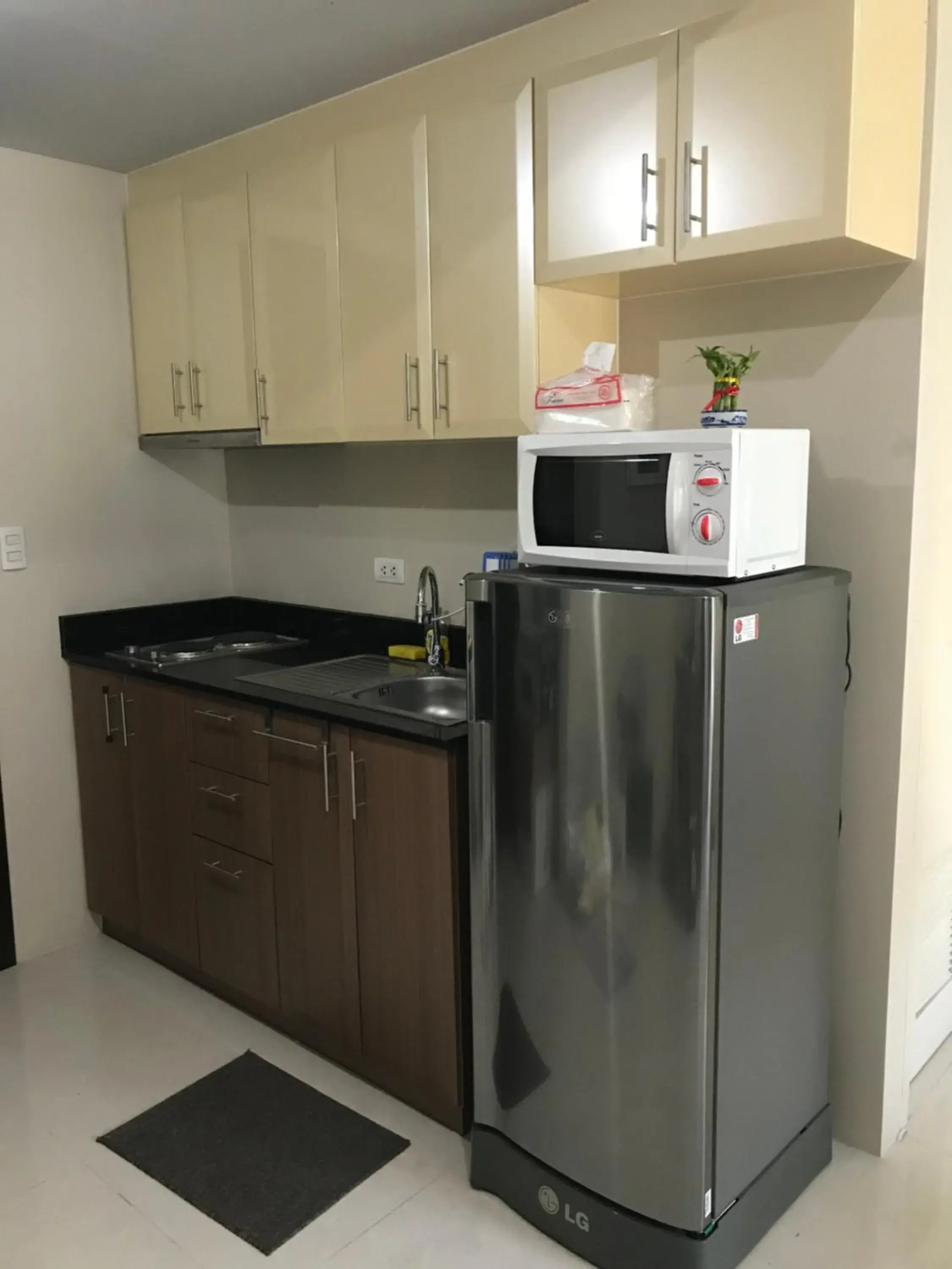 One Palm Tree Apartments One Palm Tree Apartments