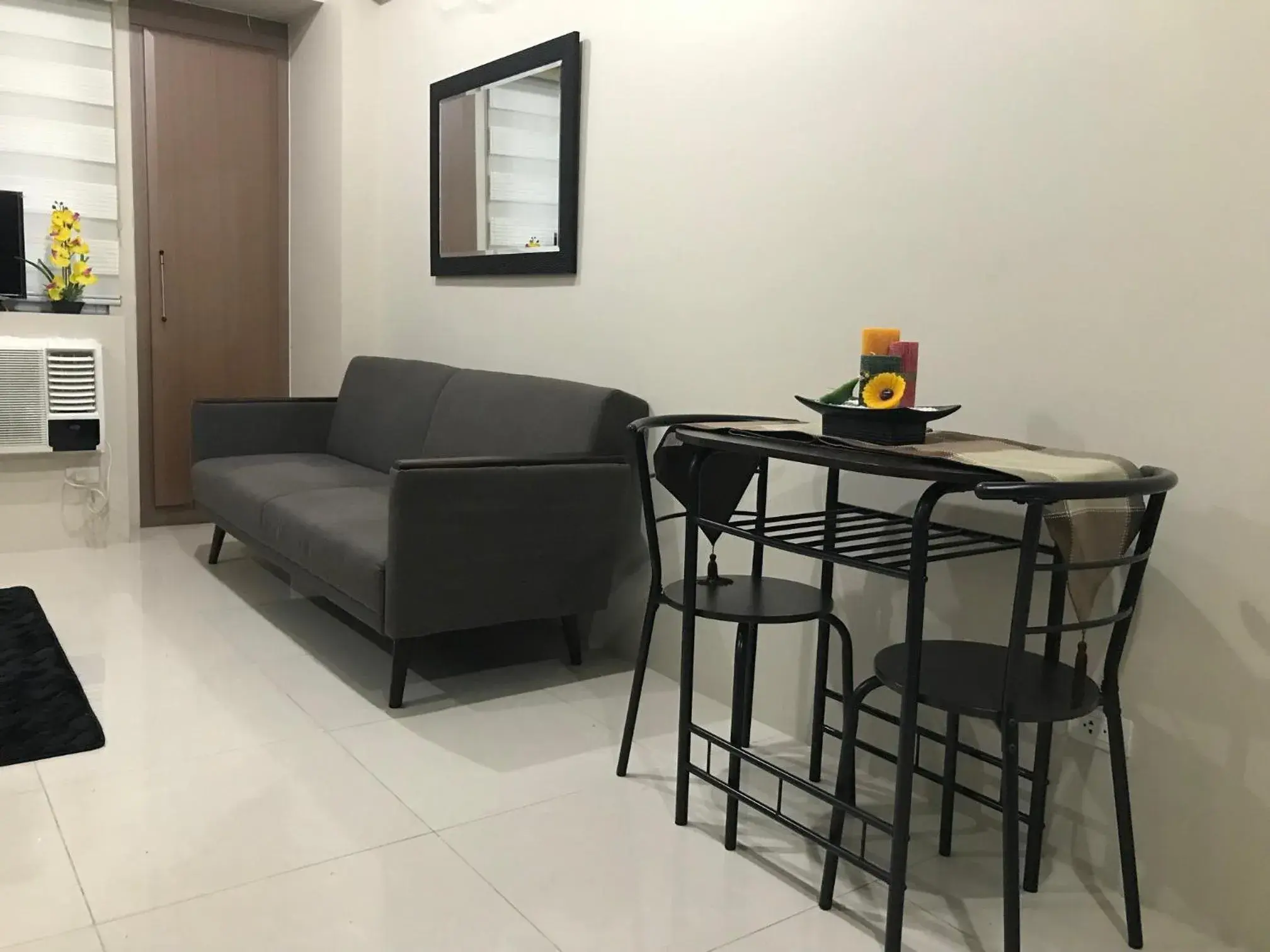 One Palm Tree Apartments One Palm Tree Apartments