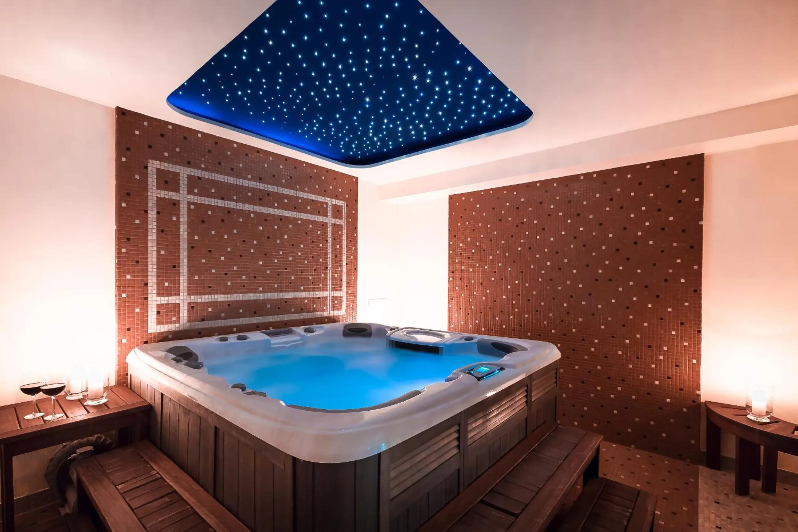 Hot Tub in Hotel Konradówka Wellness & SPA - 300 metrów do centrum