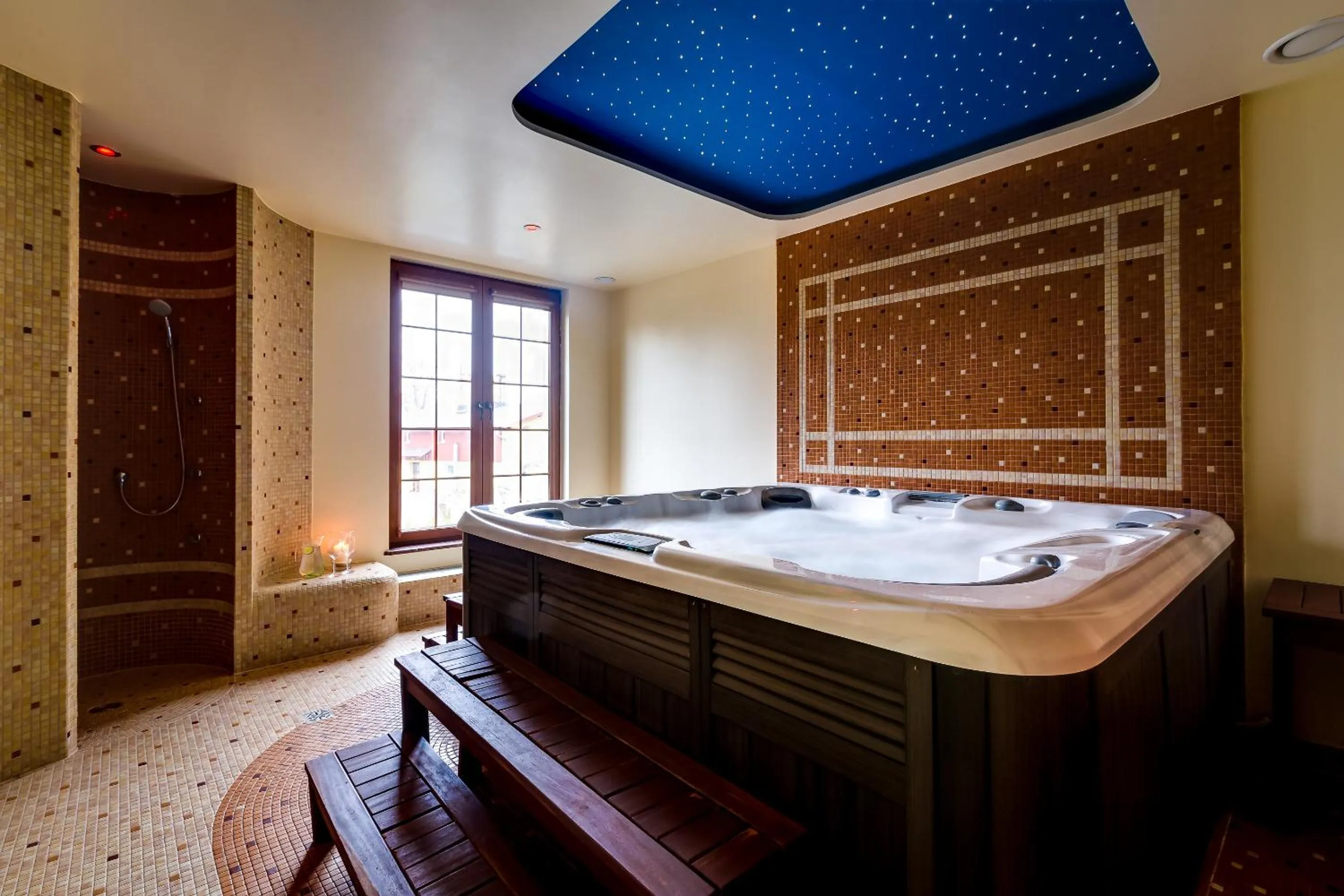 Hot Tub in Hotel Konradówka Wellness & SPA - 300 metrów do centrum