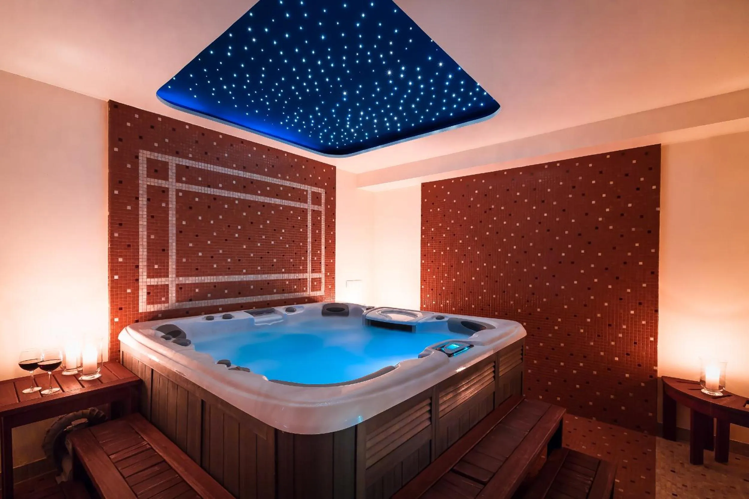 Hot Tub in Hotel Konradówka Wellness & SPA - 300 metrów do centrum