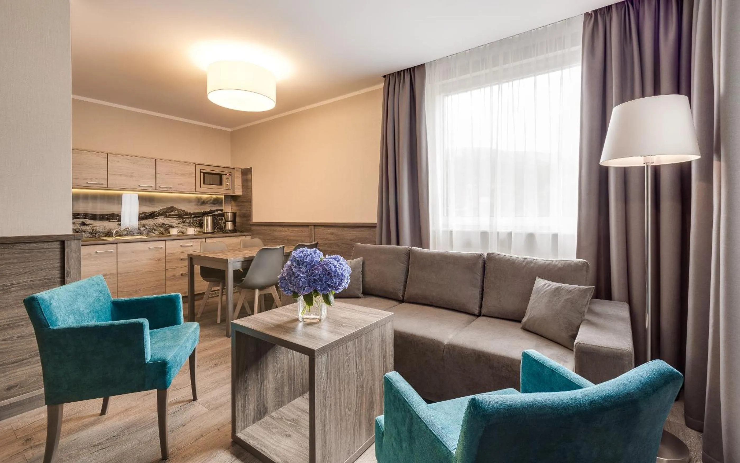 Kitchen or kitchenette in Hotel Konradówka Wellness & SPA - 300 metrów do centrum