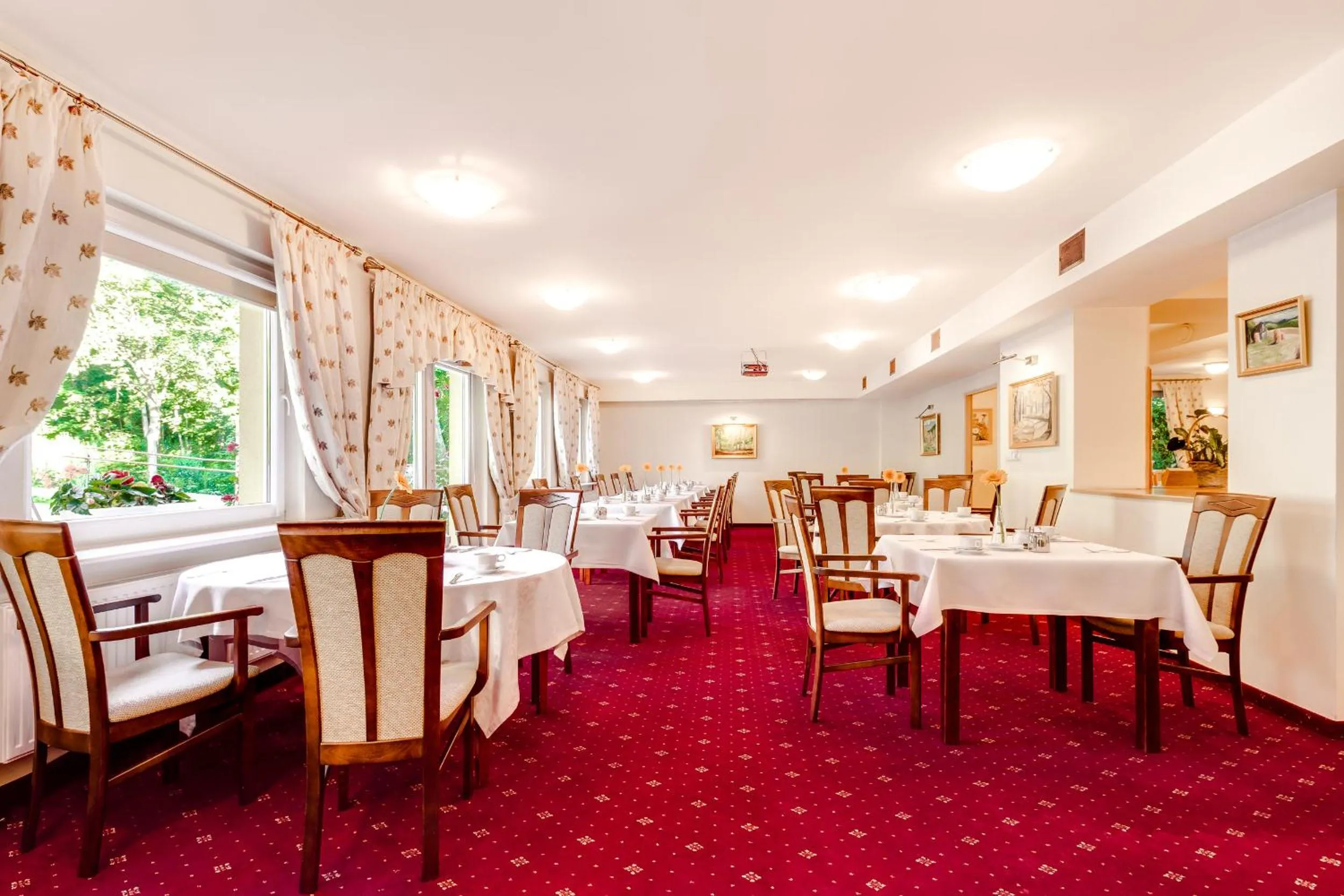 Restaurant/places to eat in Hotel Konradówka Wellness & SPA - 300 metrów do centrum