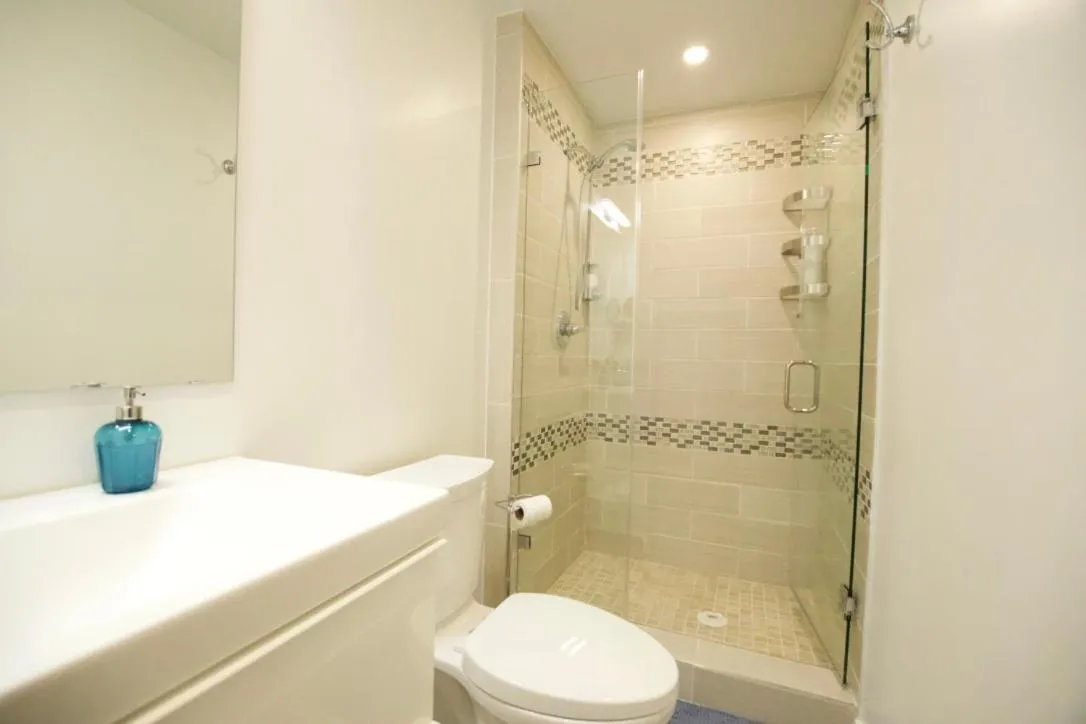 Bathroom in Private Unit / Private Bathroom Near BART & SF