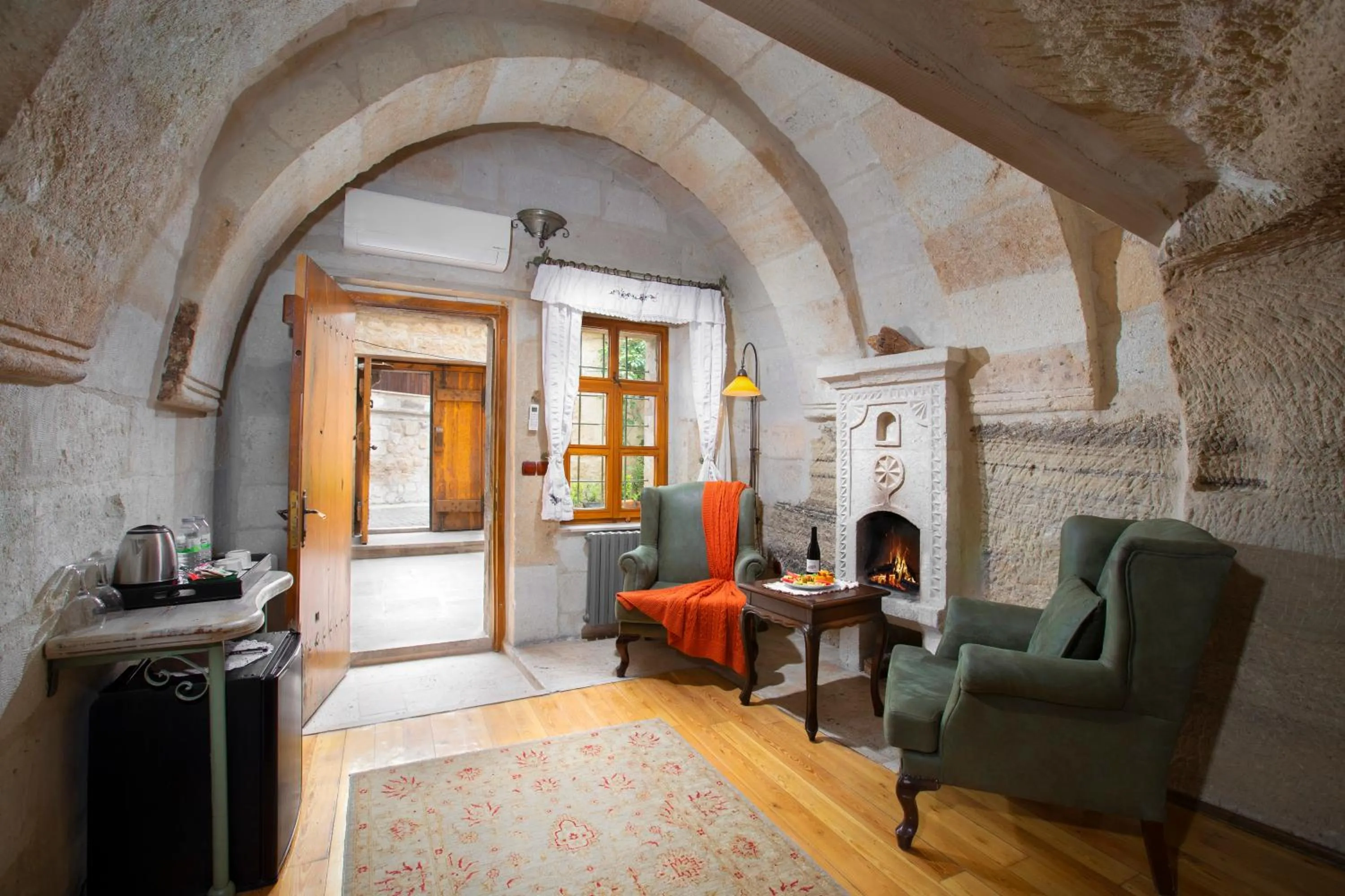 Living room in Terra Cave Hotel