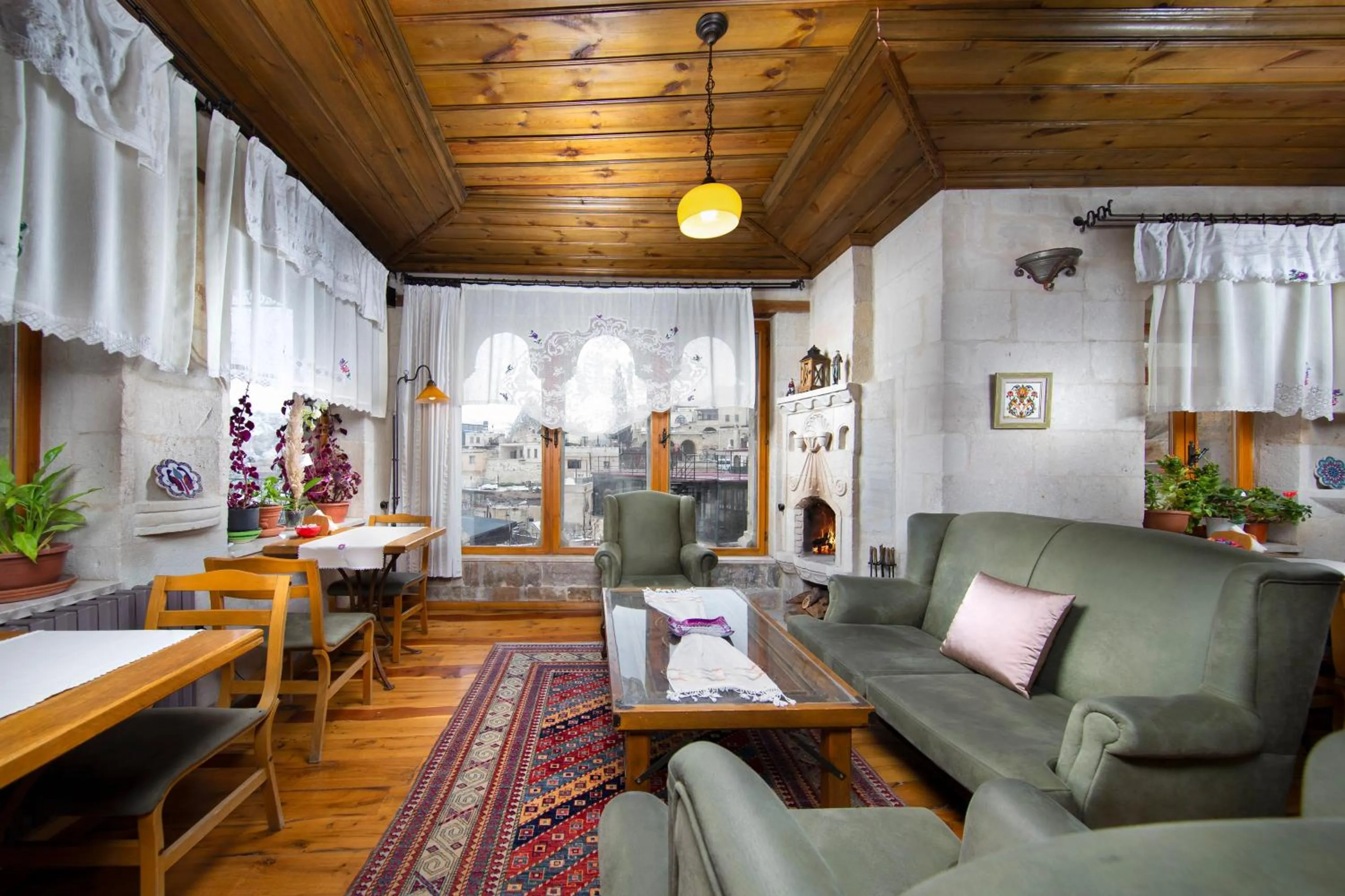 Restaurant/places to eat in Terra Cave Hotel