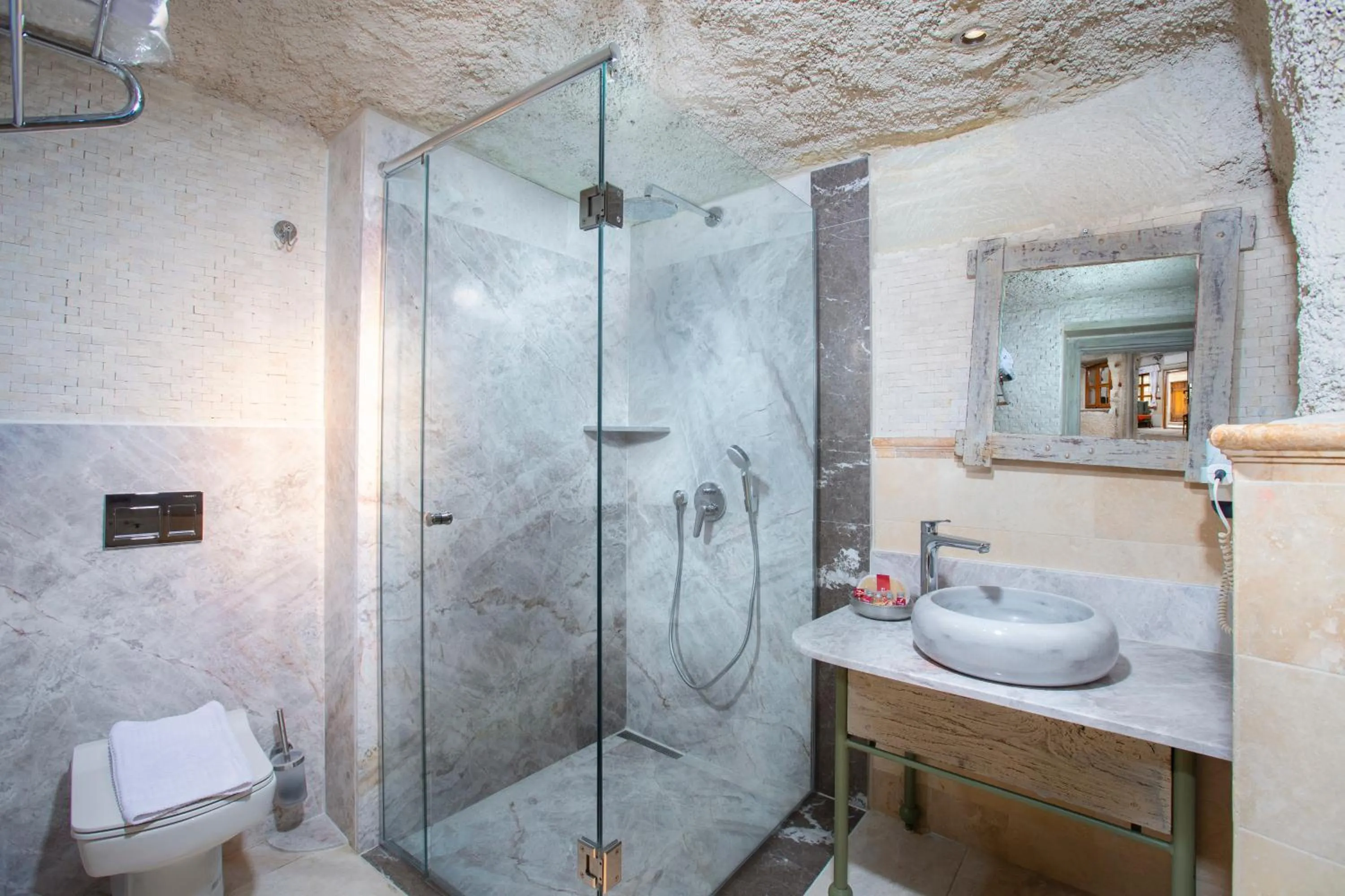 Shower in Terra Cave Hotel