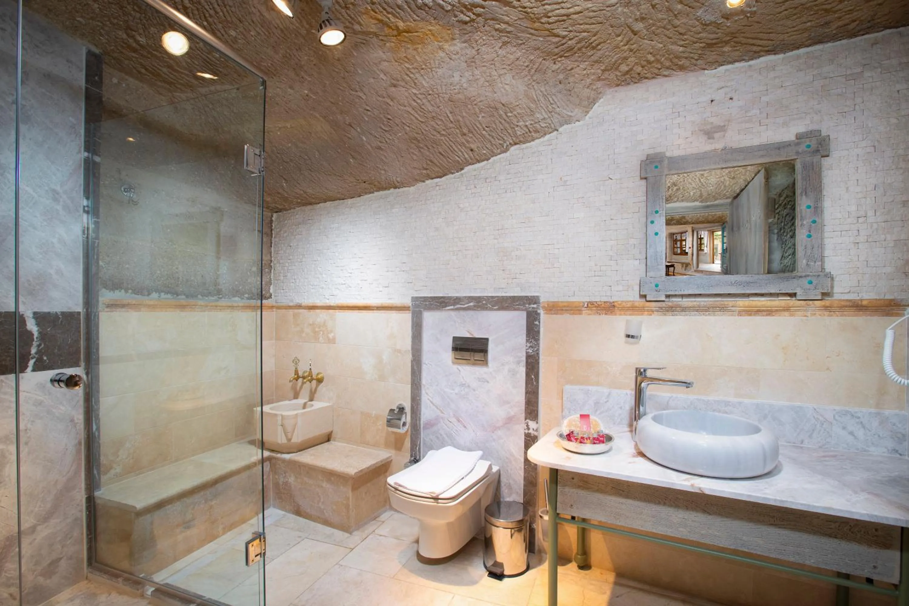 Shower in Terra Cave Hotel