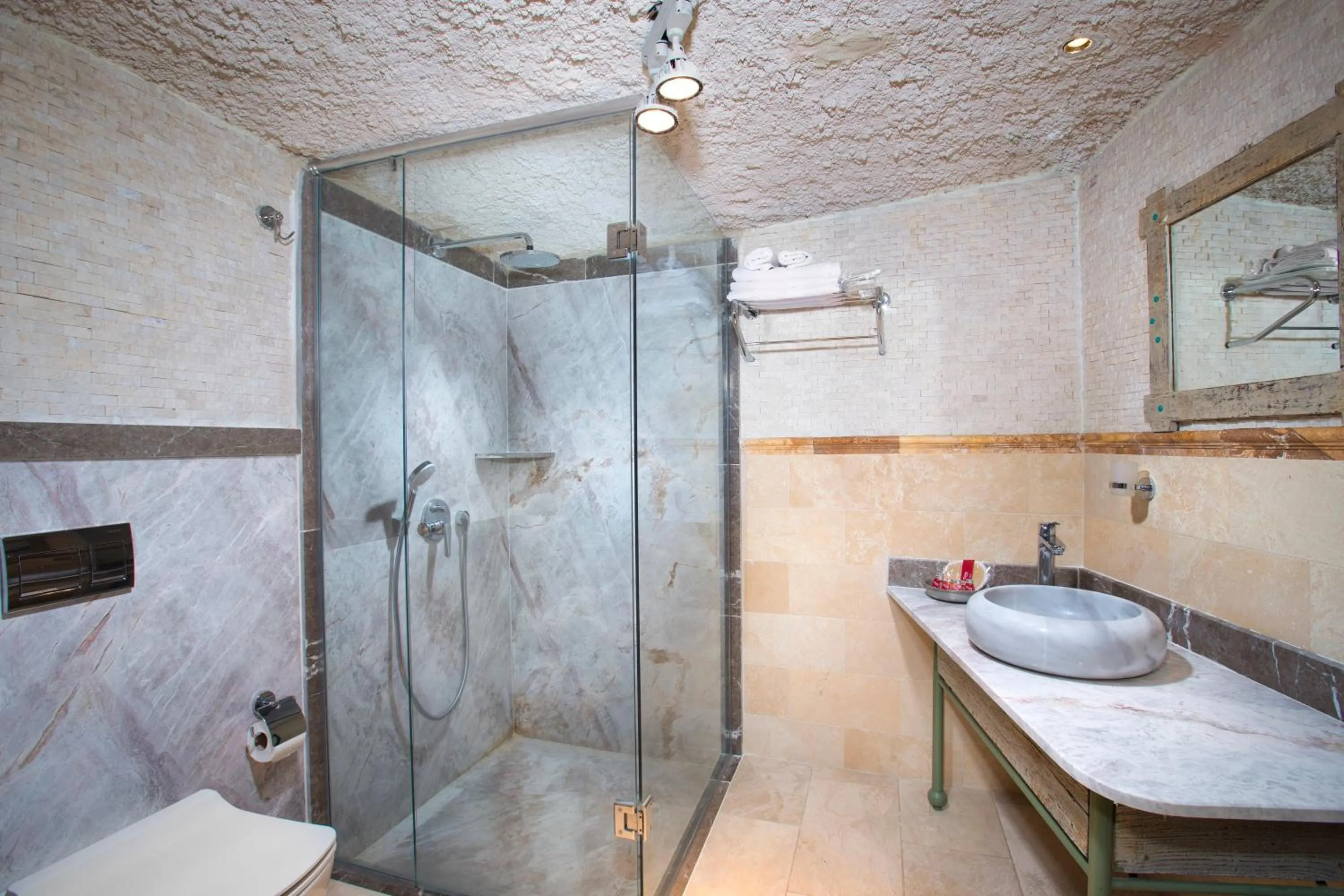 Shower in Terra Cave Hotel
