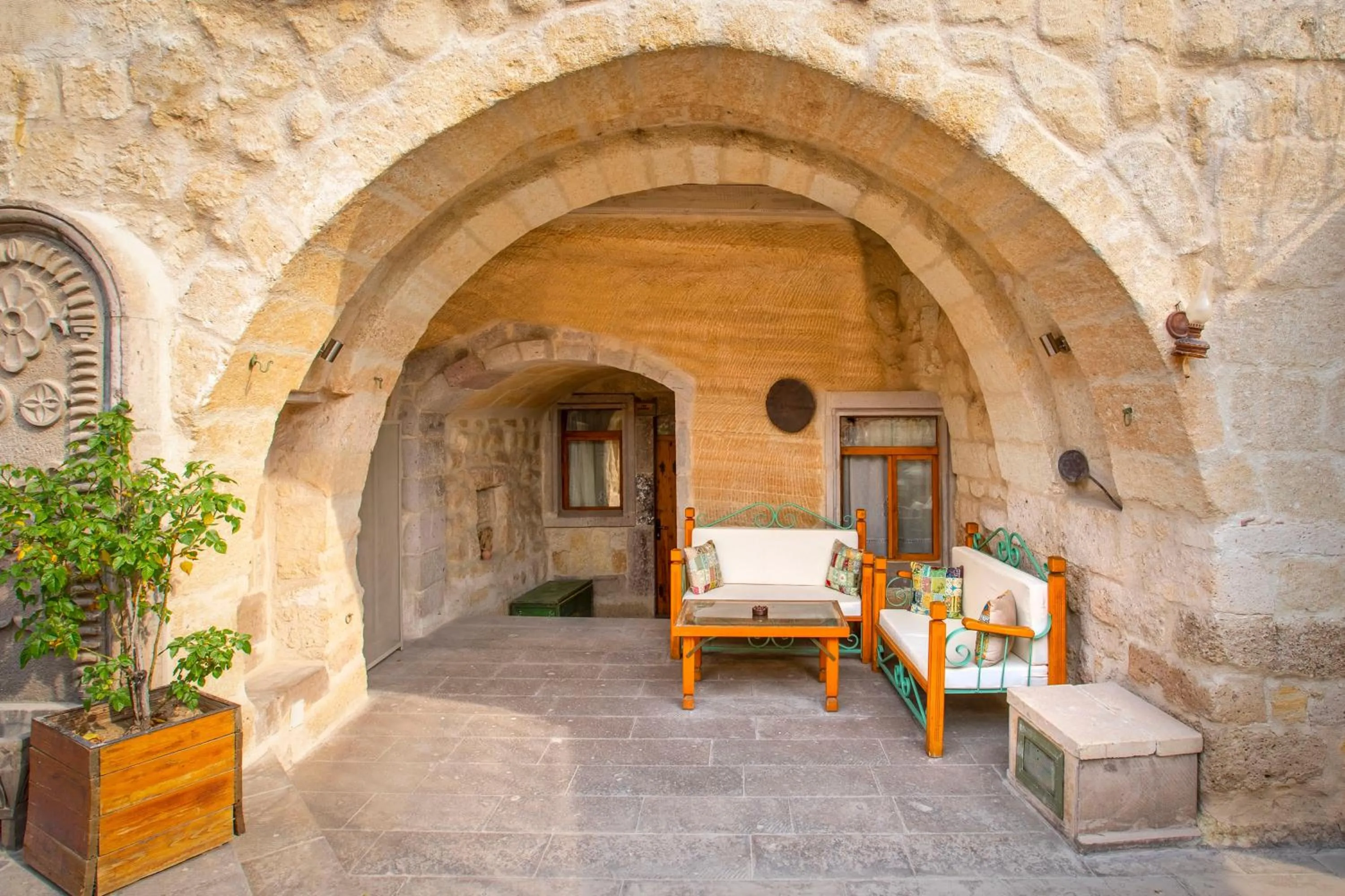 Patio in Terra Cave Hotel