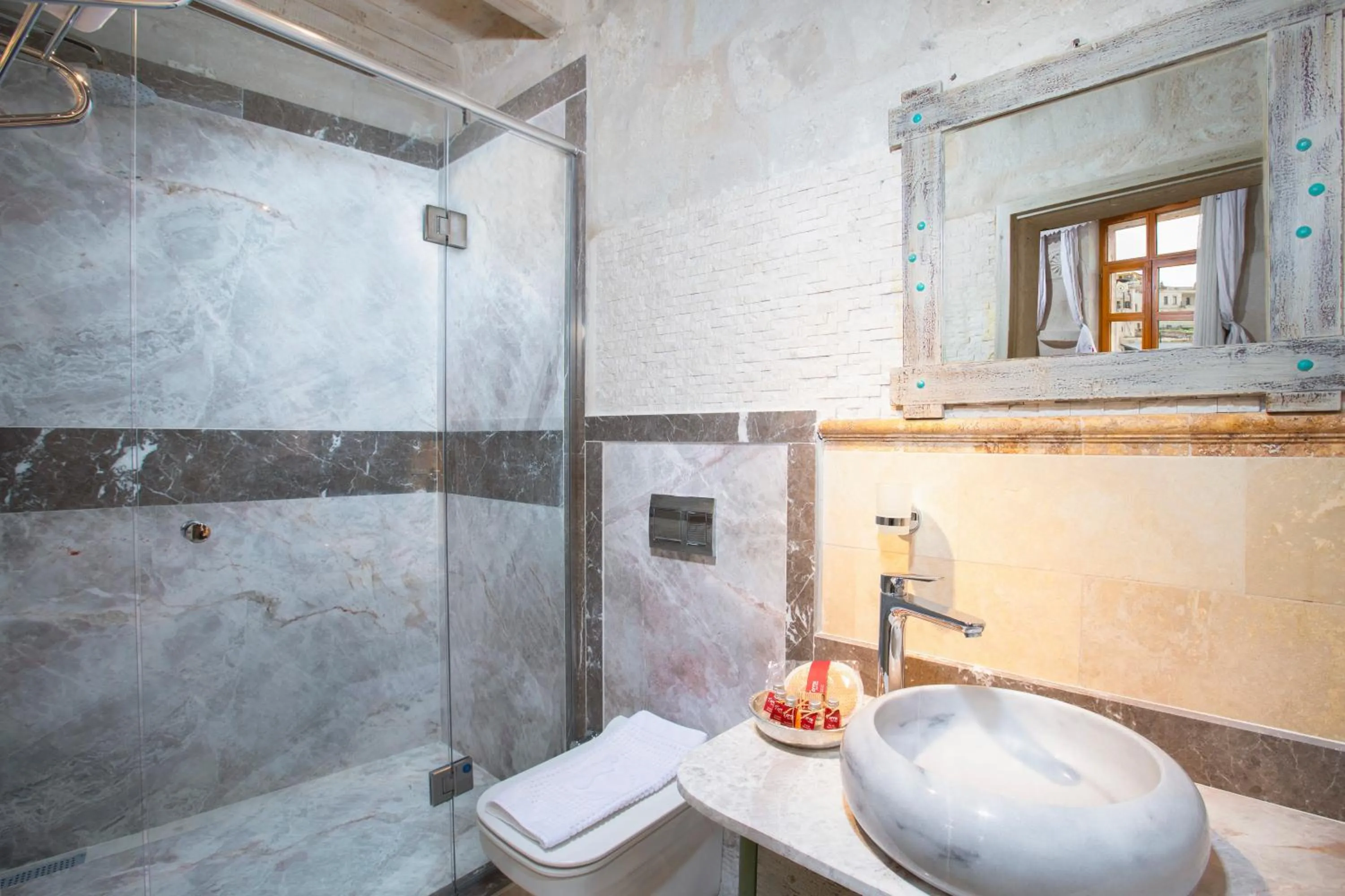 Shower in Terra Cave Hotel