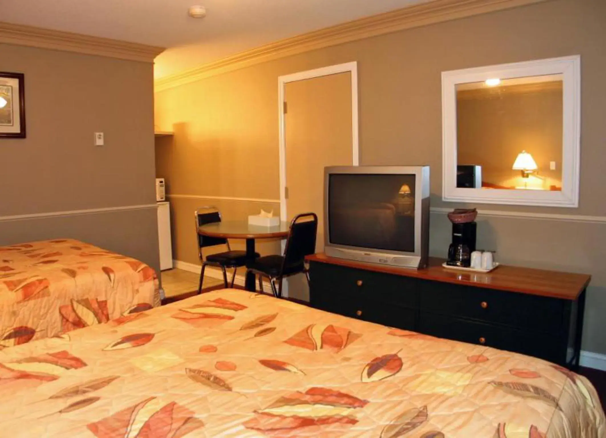 Bedroom, Bed in Travelodge by Wyndham Merritt Bedroom, Bed in Travelodge by Wyndham Merritt