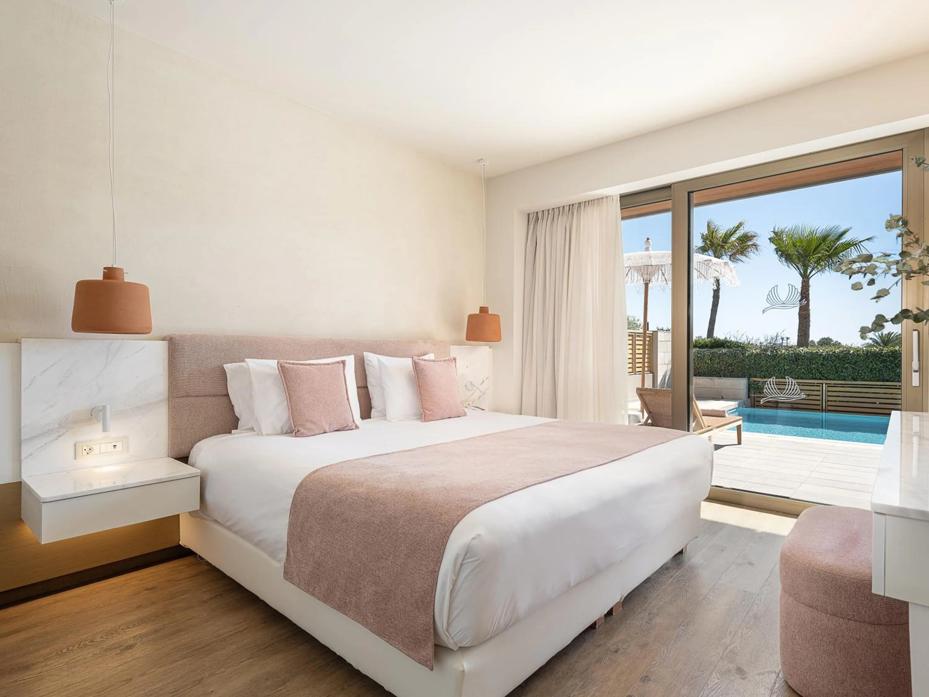 Bedroom, Bed in Avra Imperial Hotel