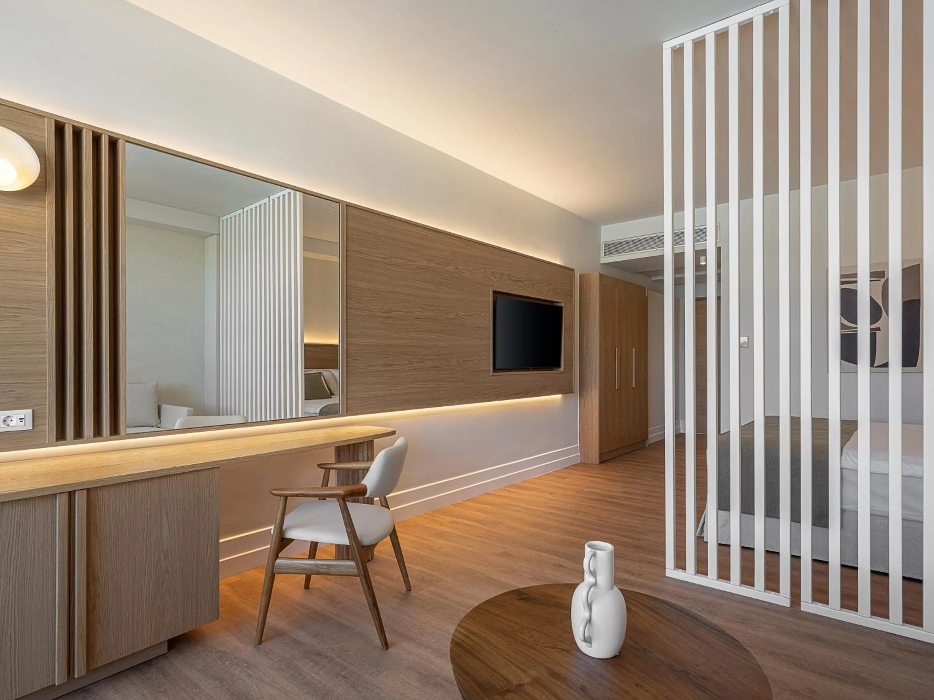 TV and multimedia in Avra Imperial Hotel