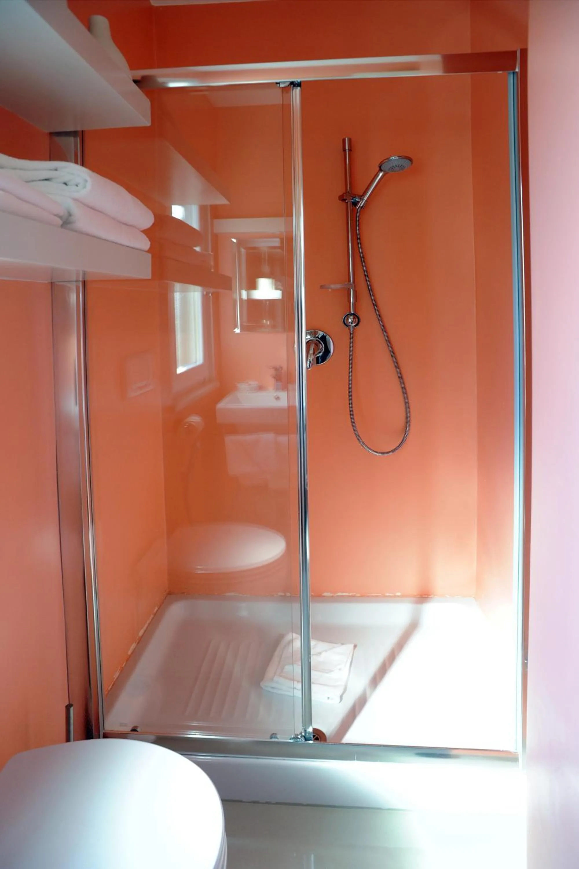 Bathroom in Affittacamere Stazione Valmontone