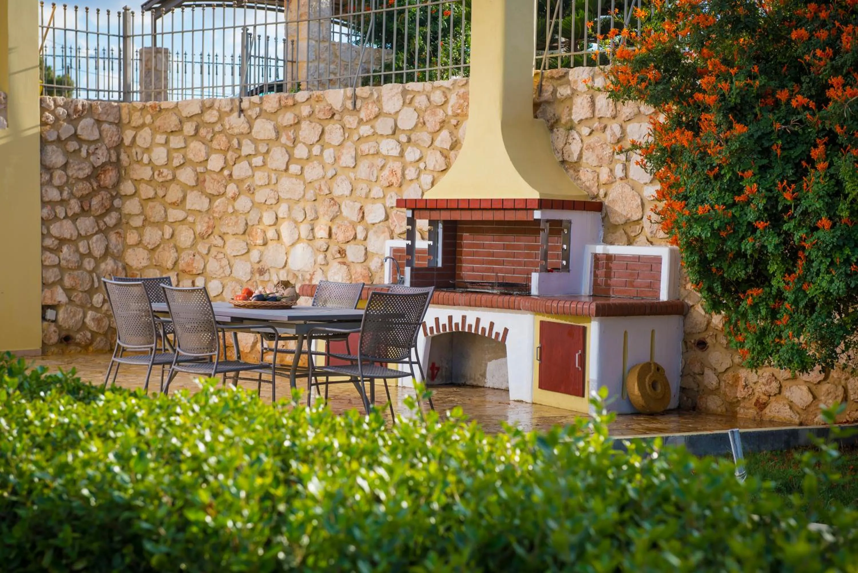 Azzuro Villa with private pool by Estia