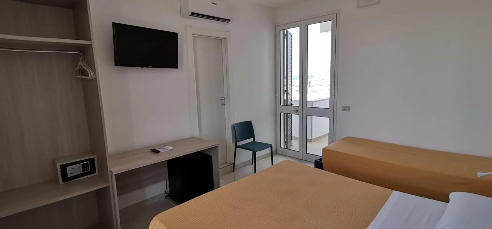 Photo of the whole room, Bed in Hotel Mare Blu