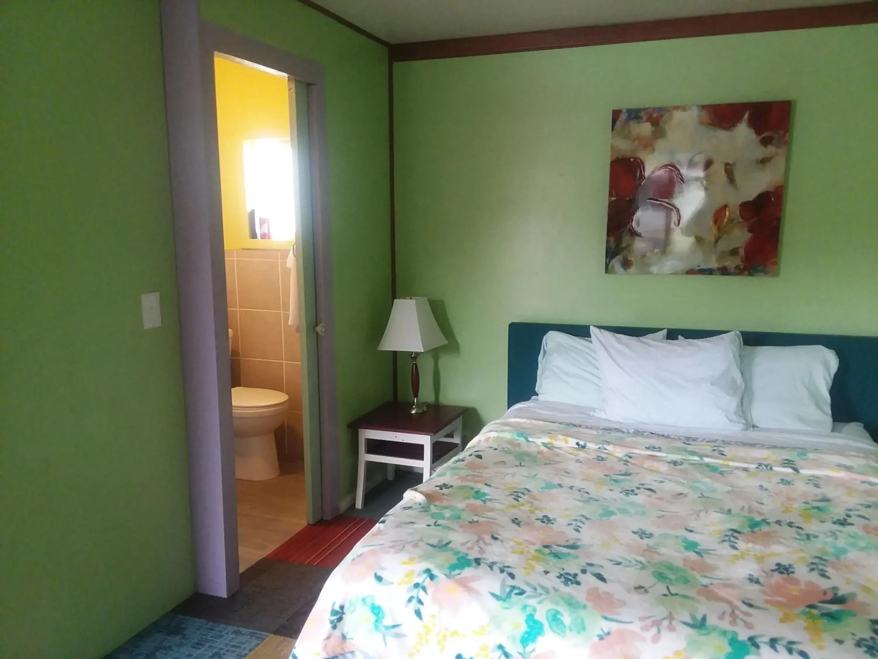 Bedroom, Bed in Shiny Motel Bedroom, Bed in Shiny Motel