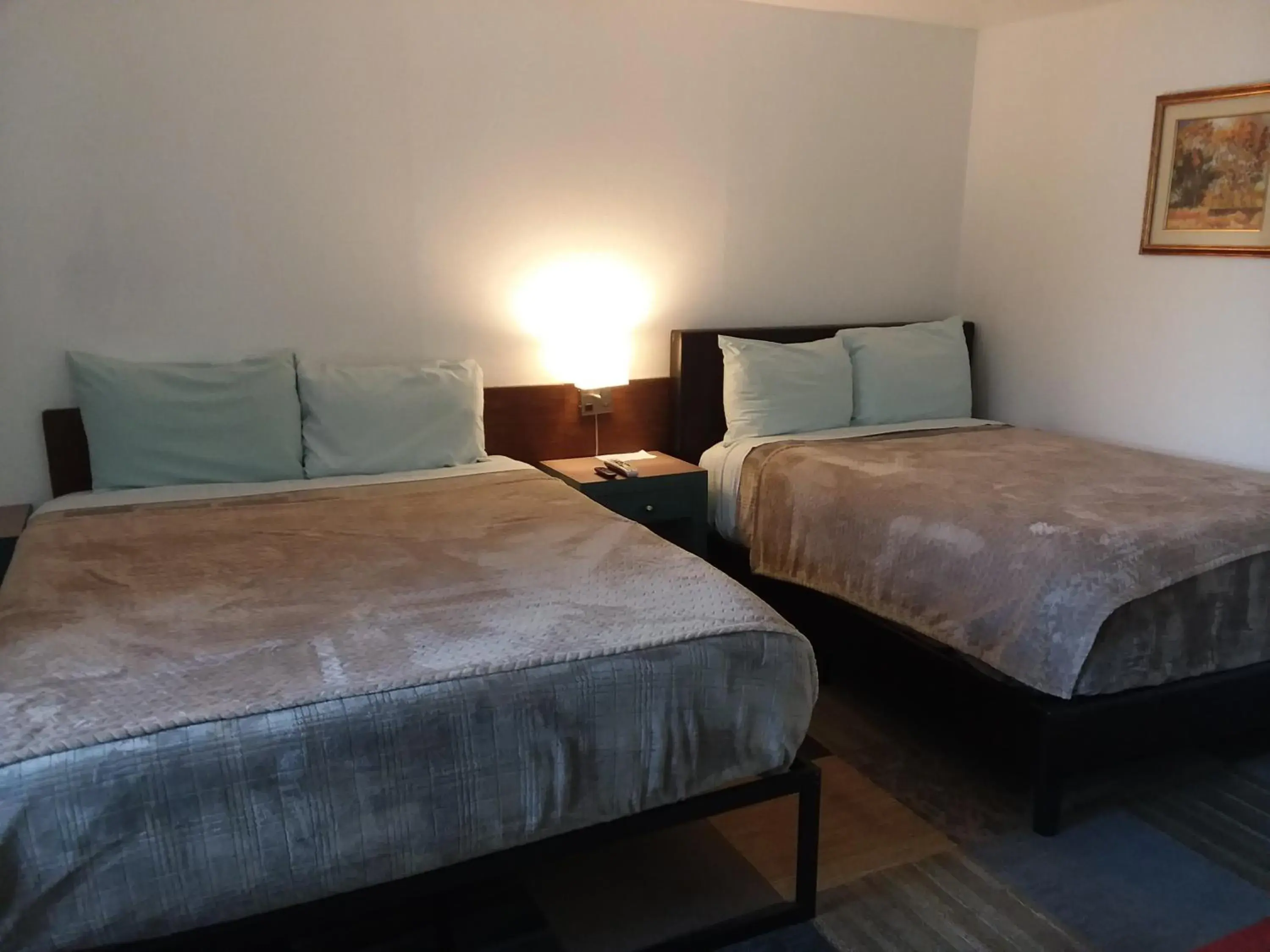 Bed in Shiny Motel Bed in Shiny Motel