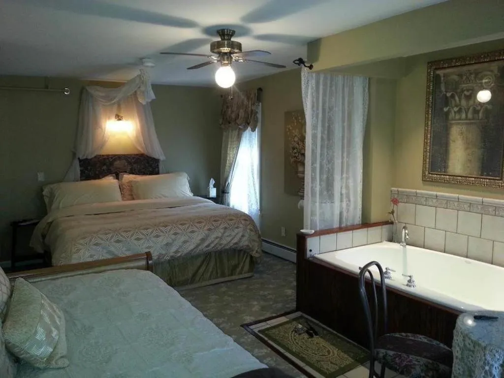 Other, Bed in Artful Lodger