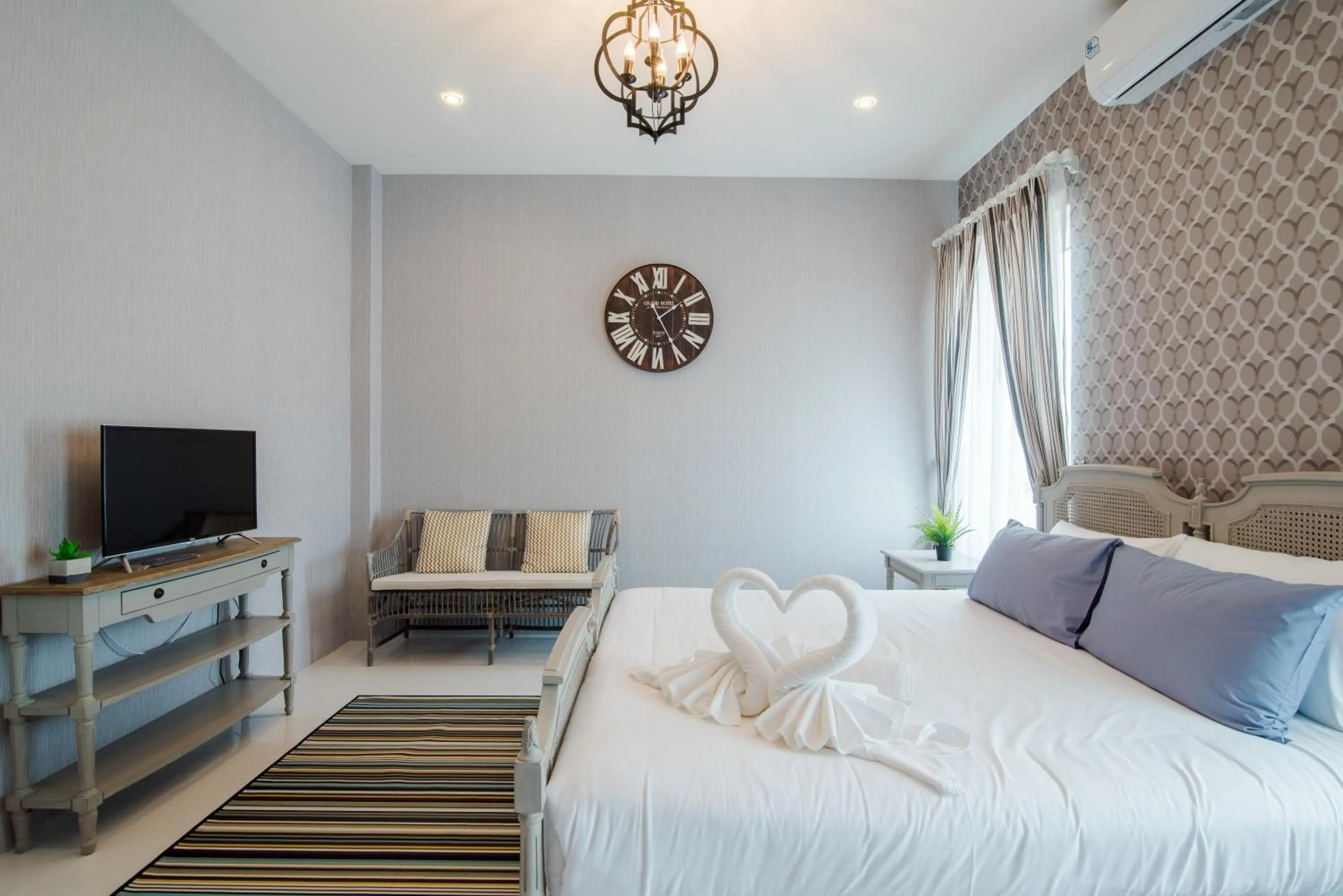 Bedroom, TV/Entertainment Center in Wan Arun Houses