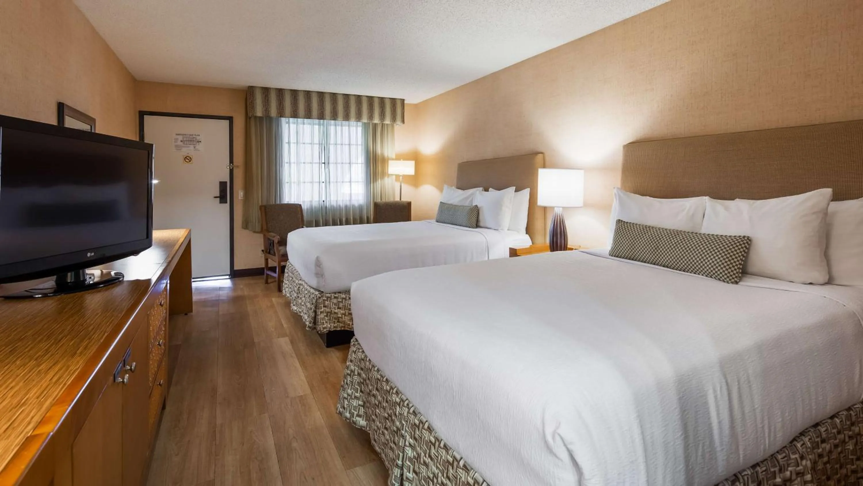 Photo of the whole room, Bed in Best Western Plus Las Brisas Hotel