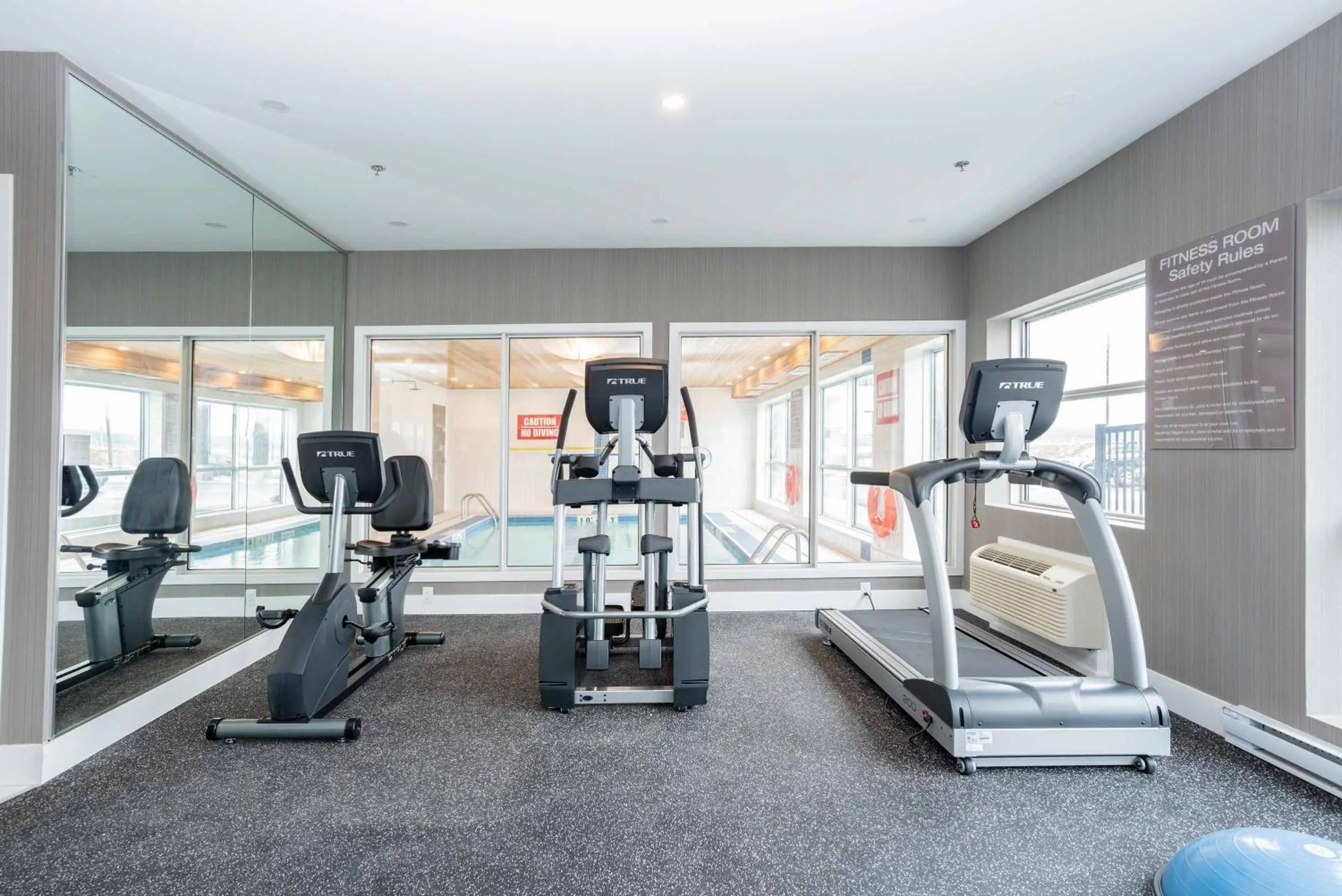 Fitness centre/facilities in Sandman Signature St. John's Hotel