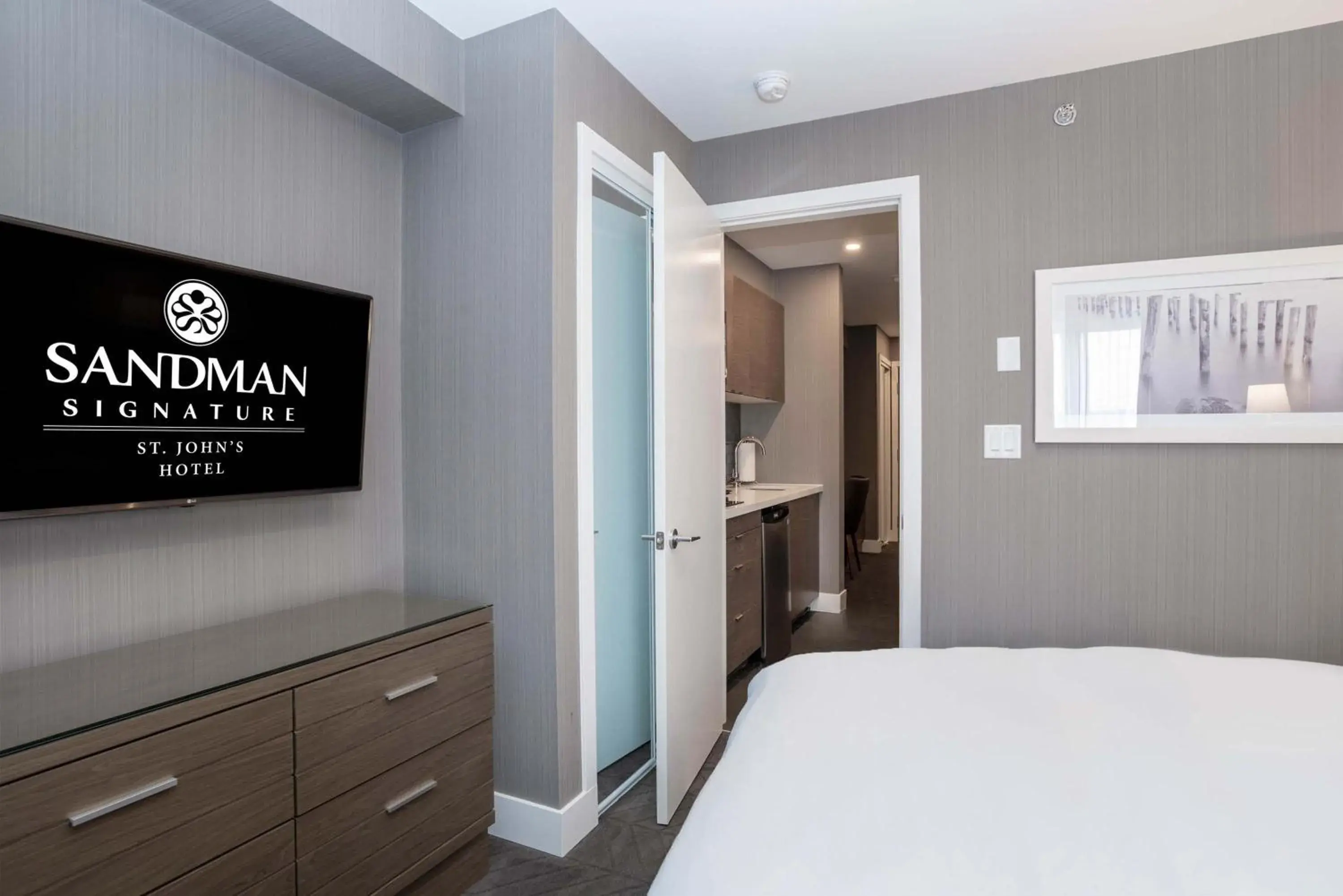 Photo of the whole room, Bed in Sandman Signature St. John's Hotel Photo of the whole room, Bed in Sandman Signature St. John's Hotel