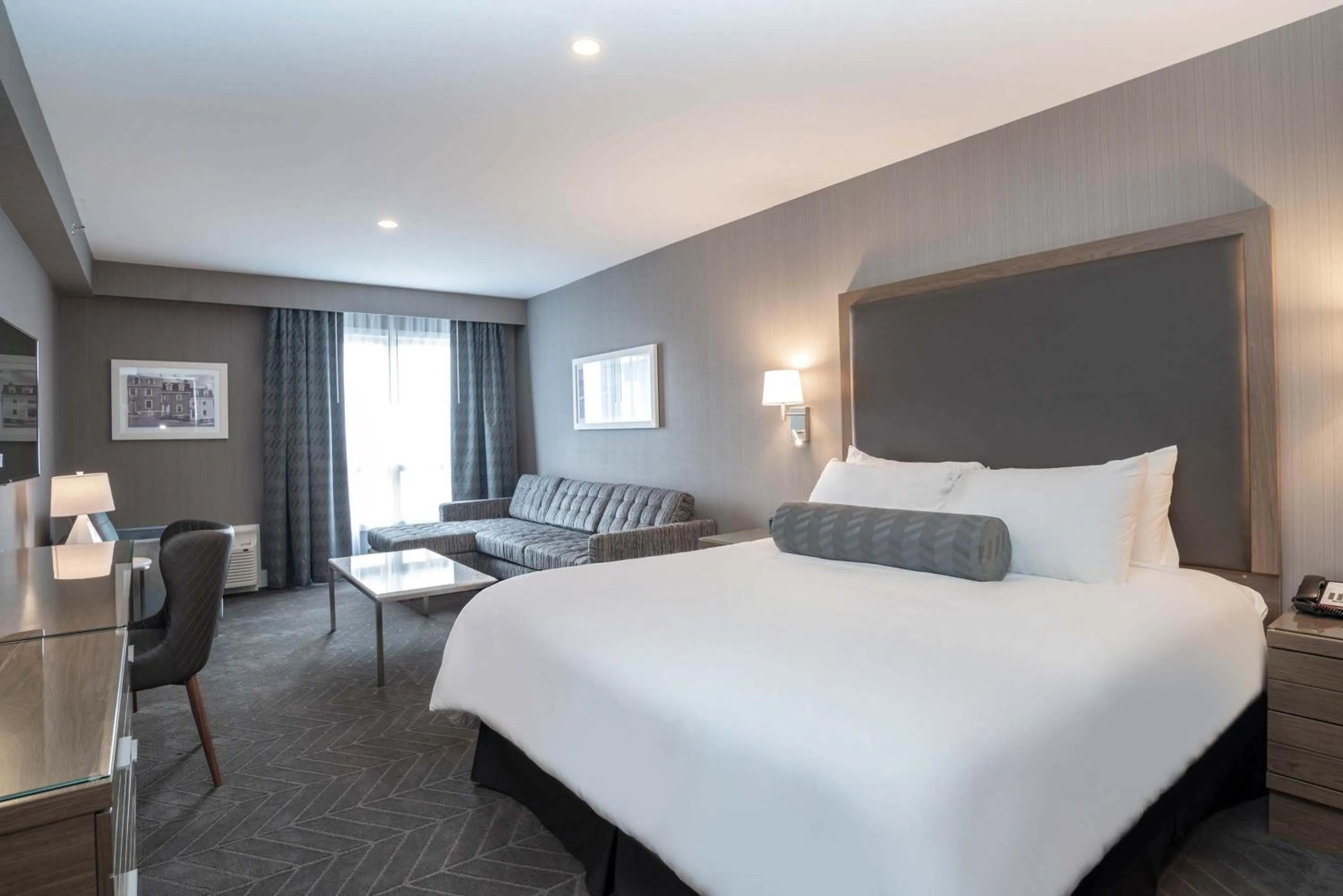 Photo of the whole room, Bed in Sandman Signature St. John's Hotel