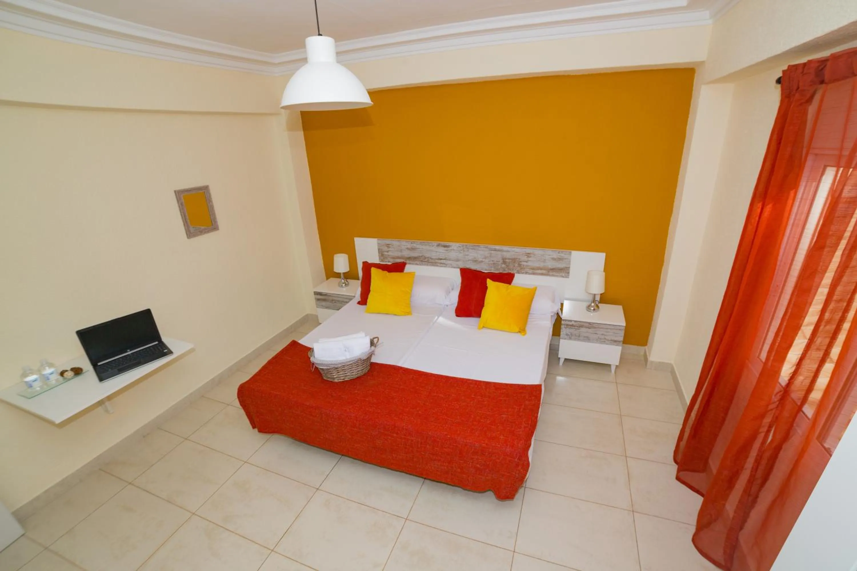 Bed in Old Town Alicante