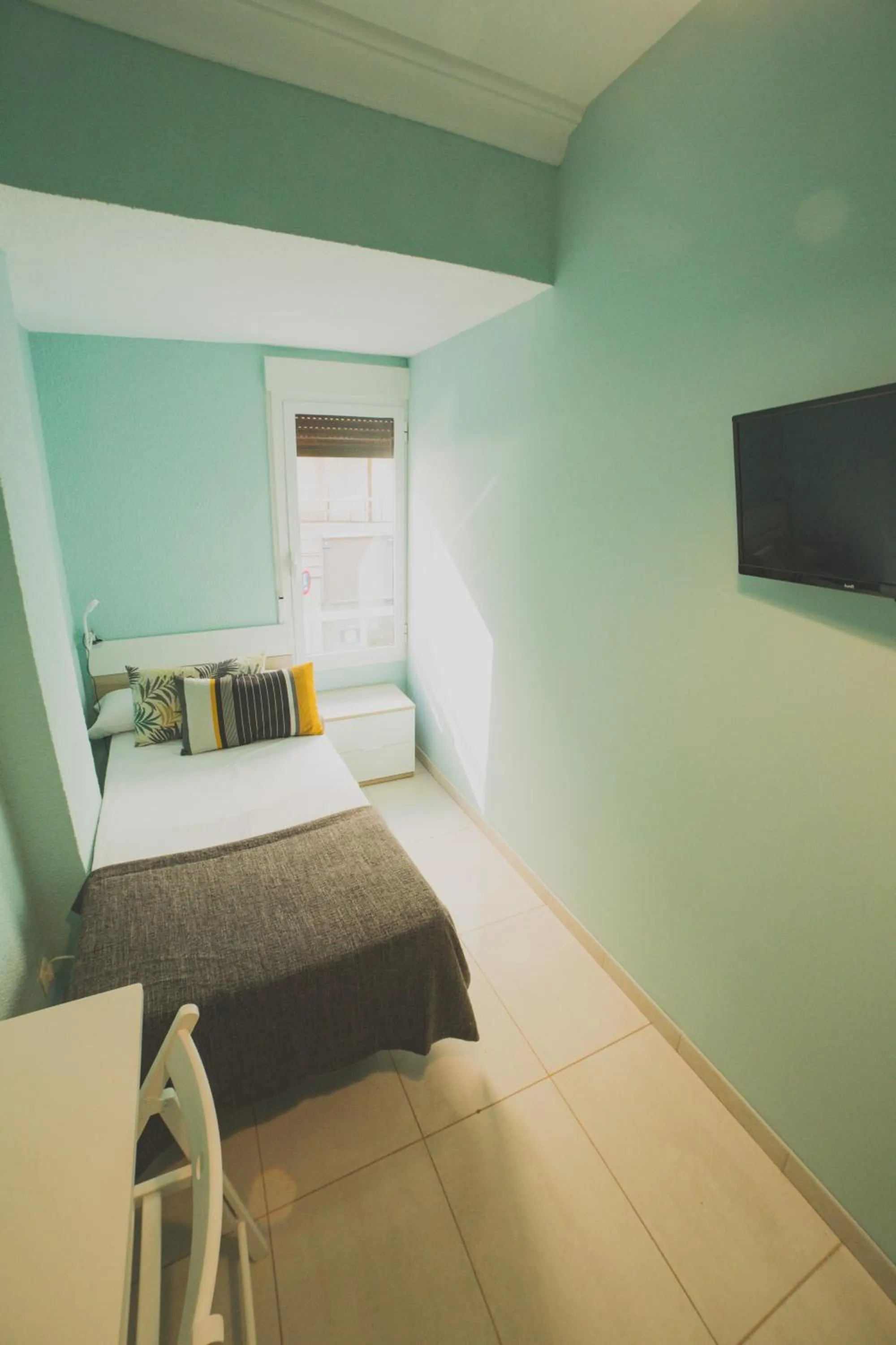 Photo of the whole room, Bed in Old Town Alicante