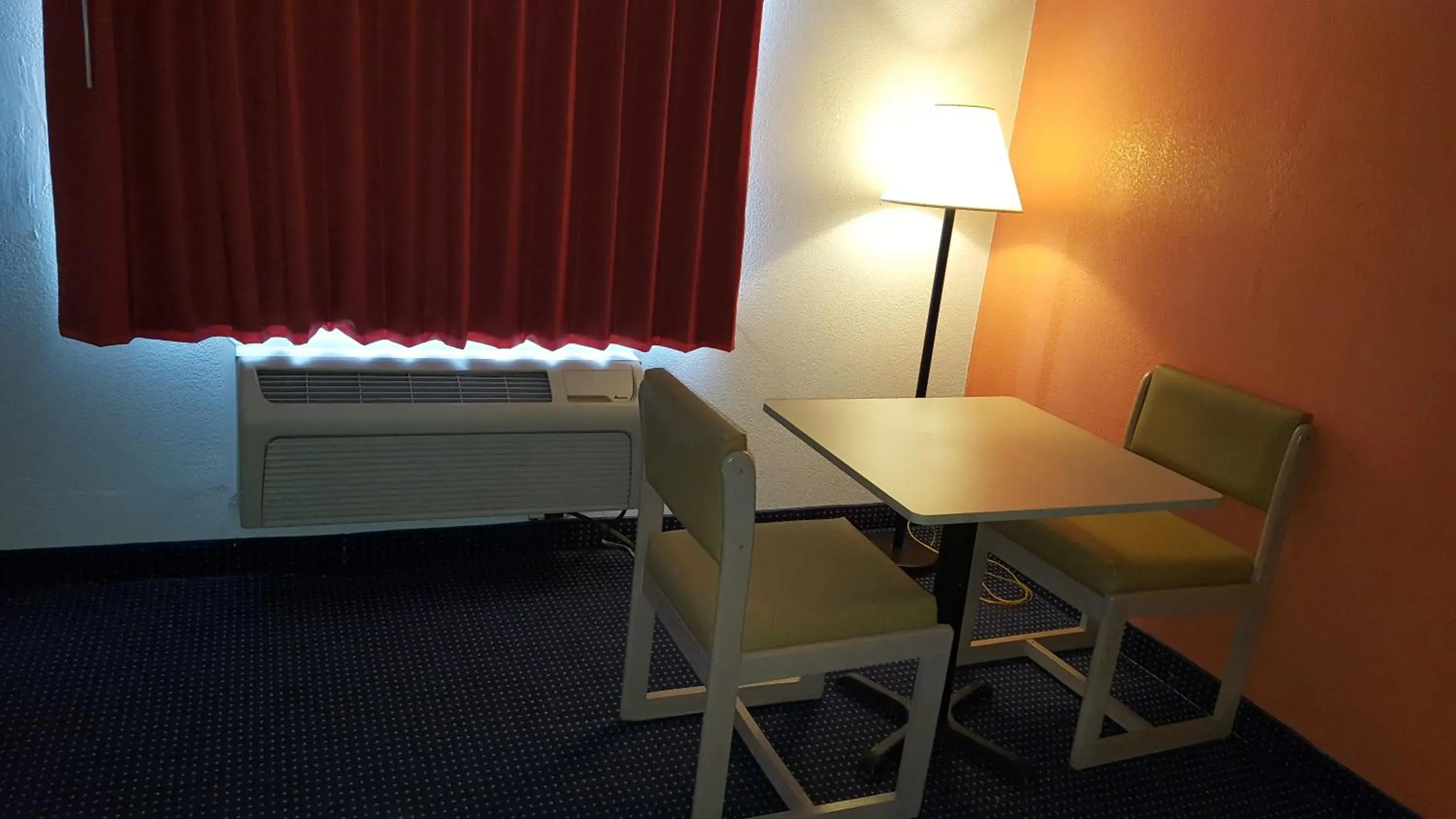 hair dresser in Red Carpet Inn hair dresser in Red Carpet Inn