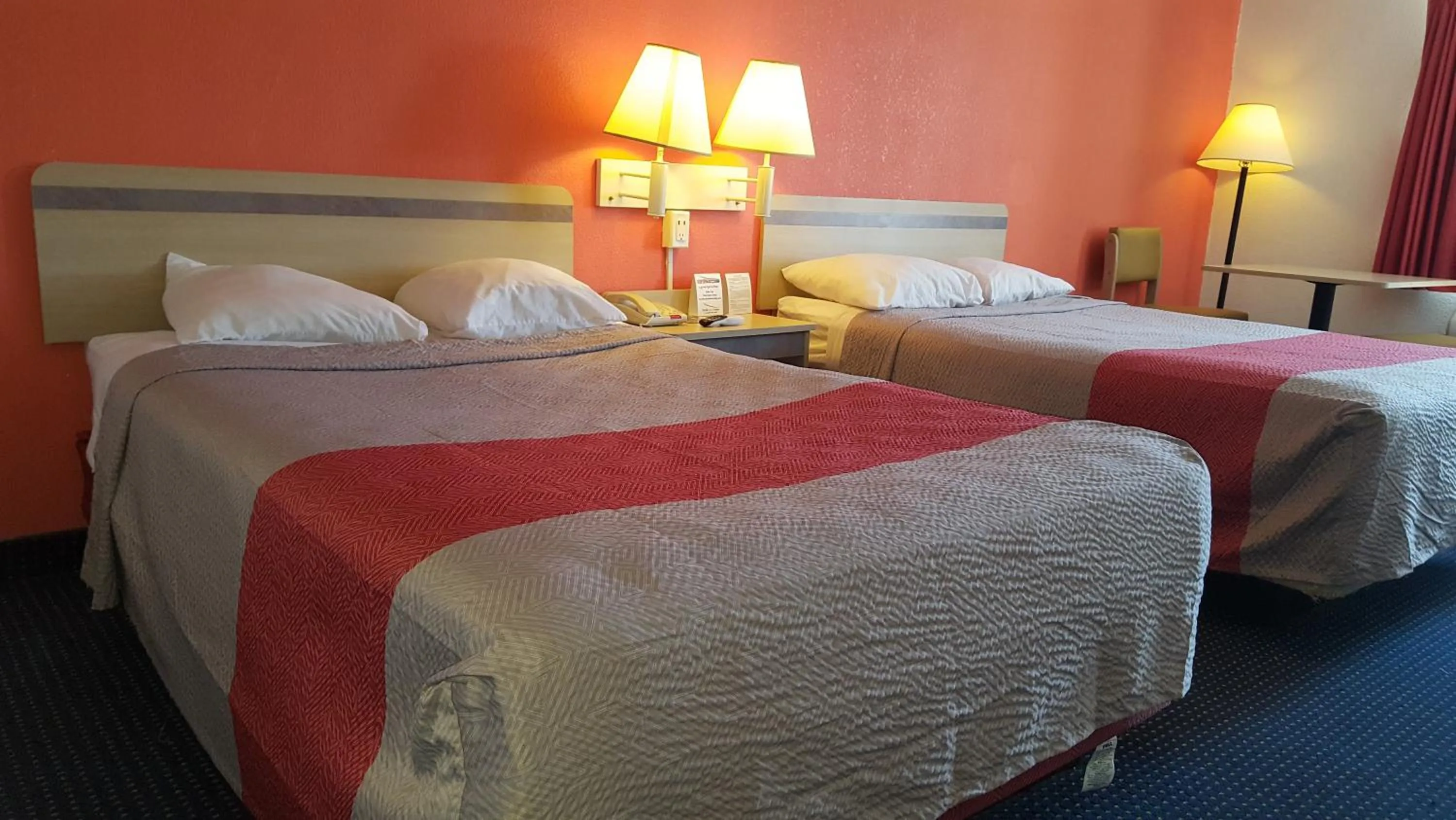 Bed in Red Carpet Inn