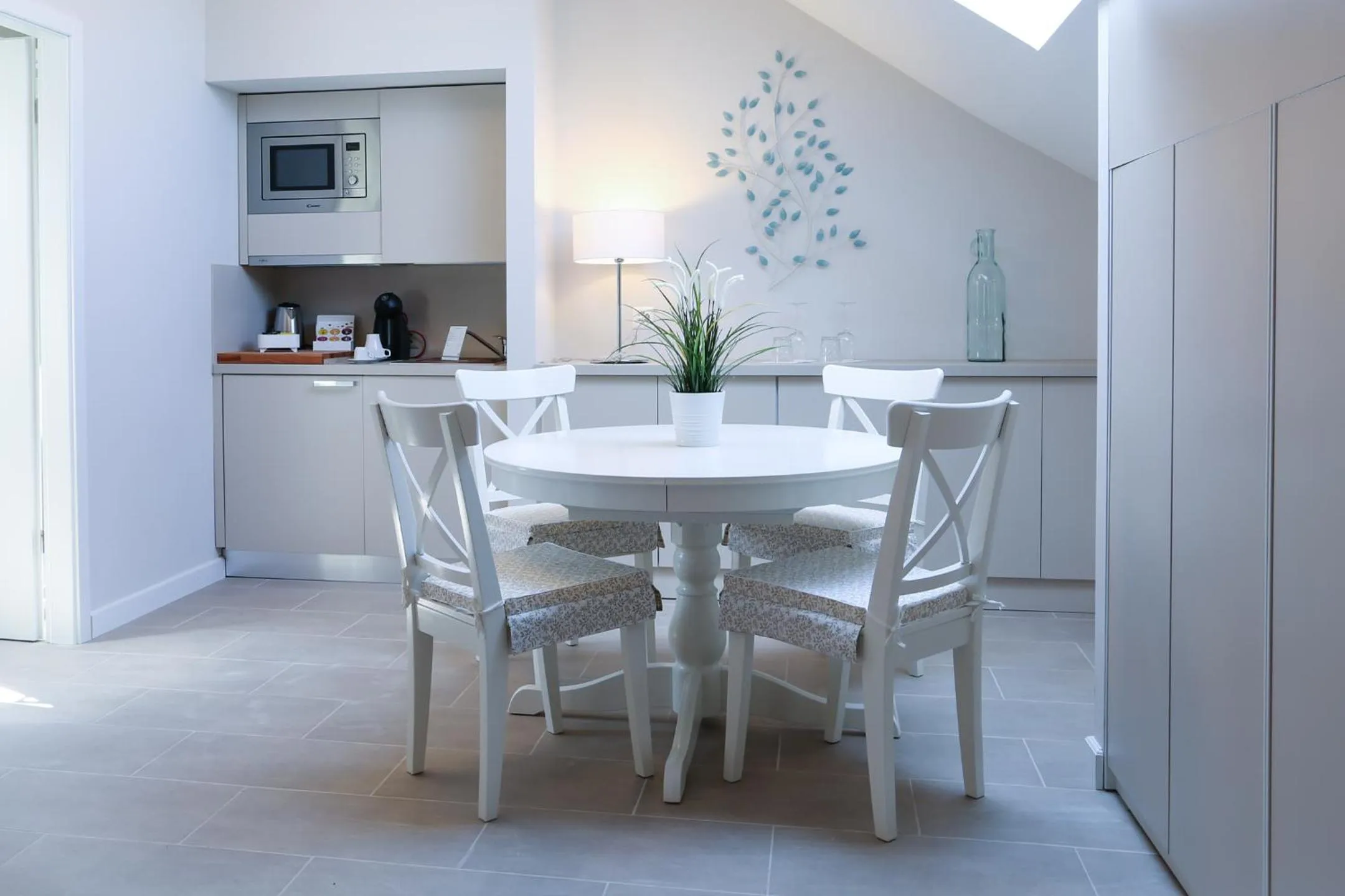 Kitchen or kitchenette in Auberge des Grands Bois