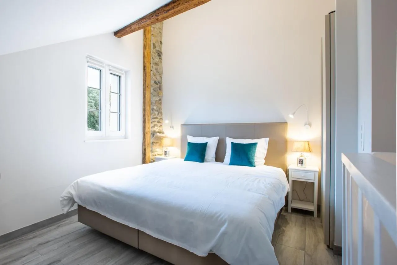 Bed in Auberge des Grands Bois