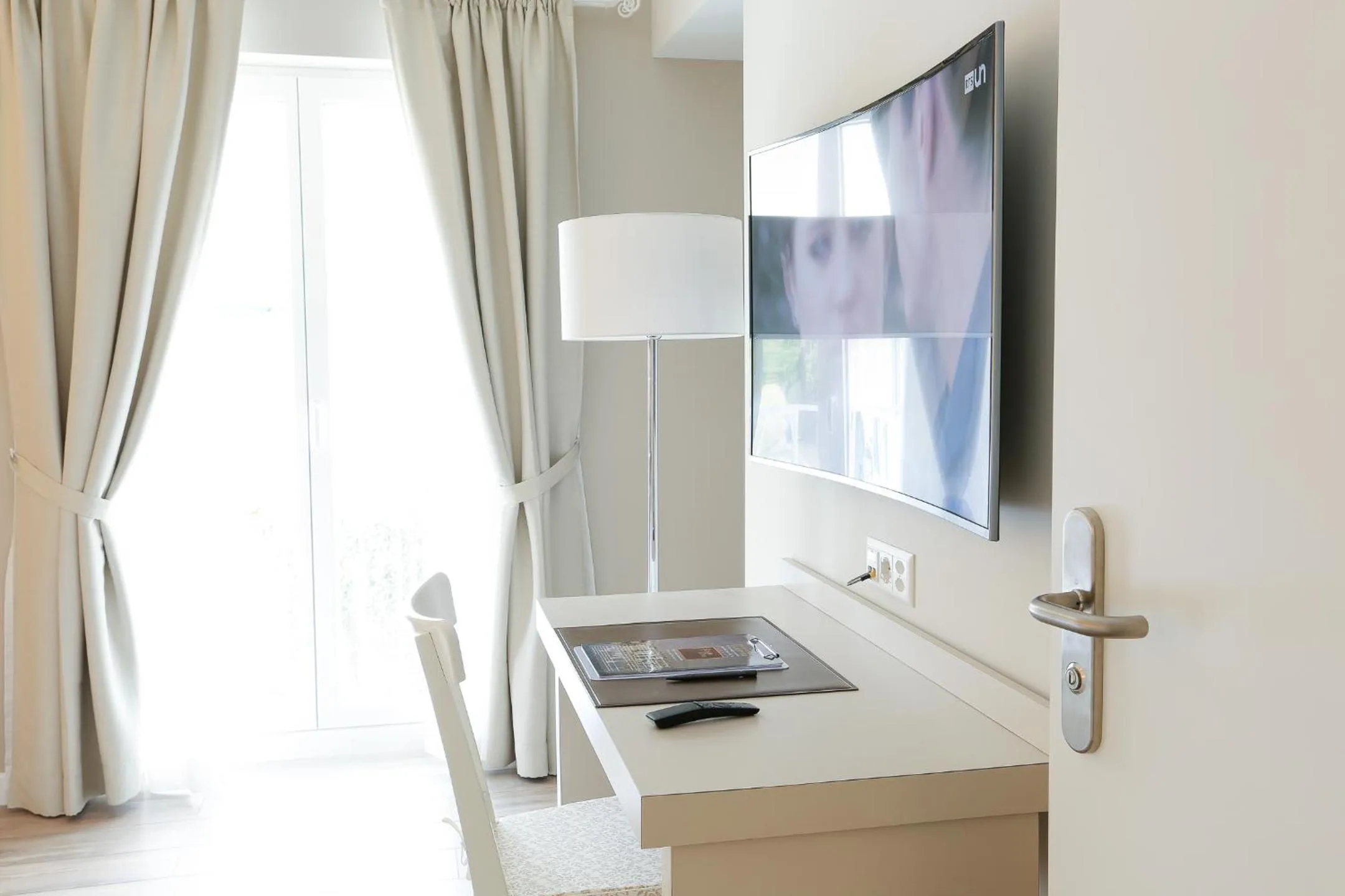 TV and multimedia in Auberge des Grands Bois