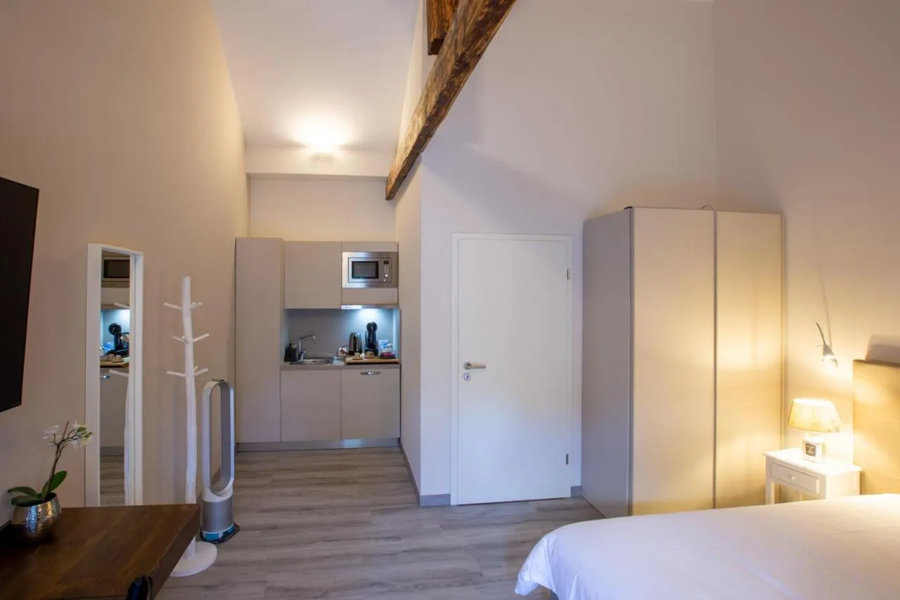 Kitchen or kitchenette, Bed in Auberge des Grands Bois