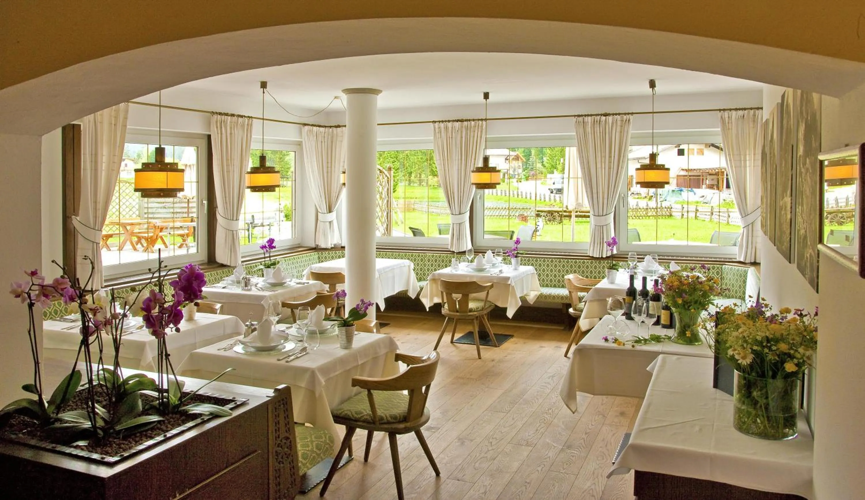 Restaurant/places to eat in Hotel Waldheim