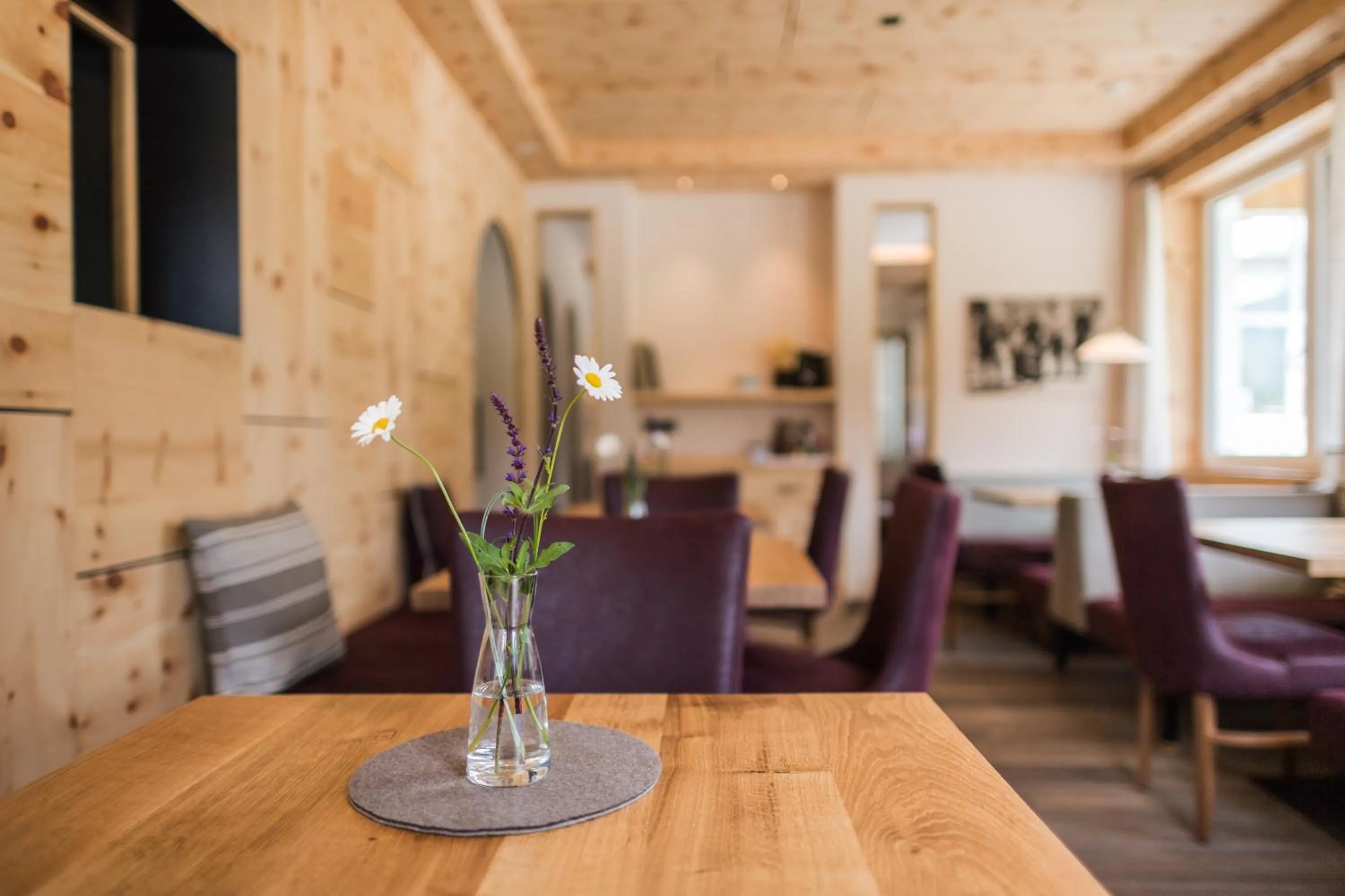 Restaurant/places to eat in Hotel Waldheim