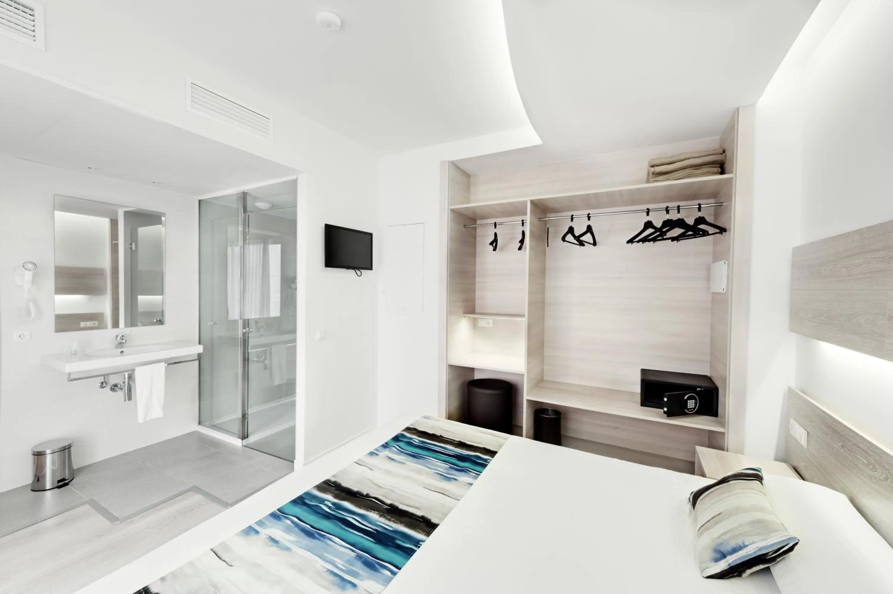 Photo of the whole room, Bed in Hotel Gracia