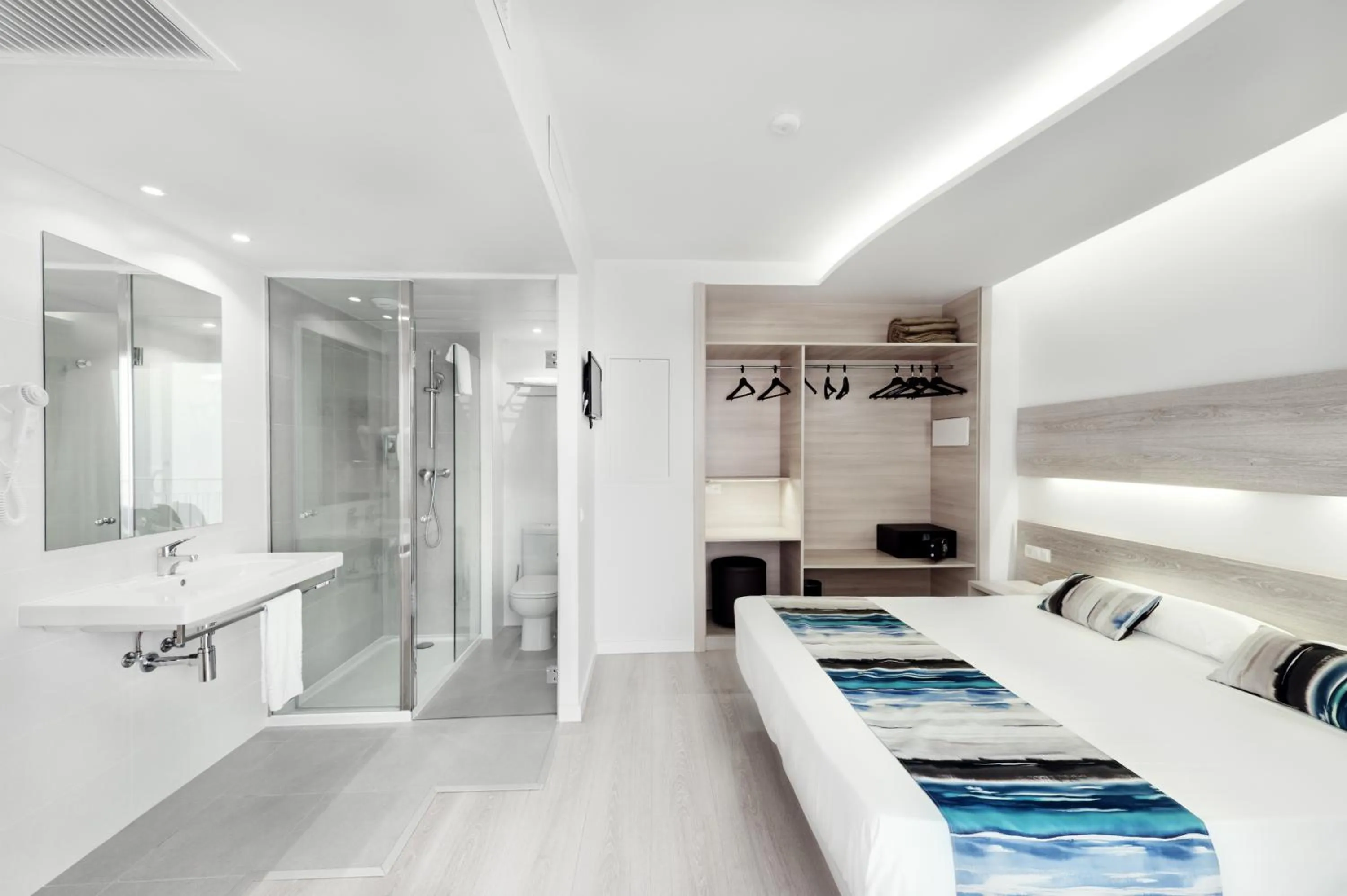 Photo of the whole room, Bed in Hotel Gracia