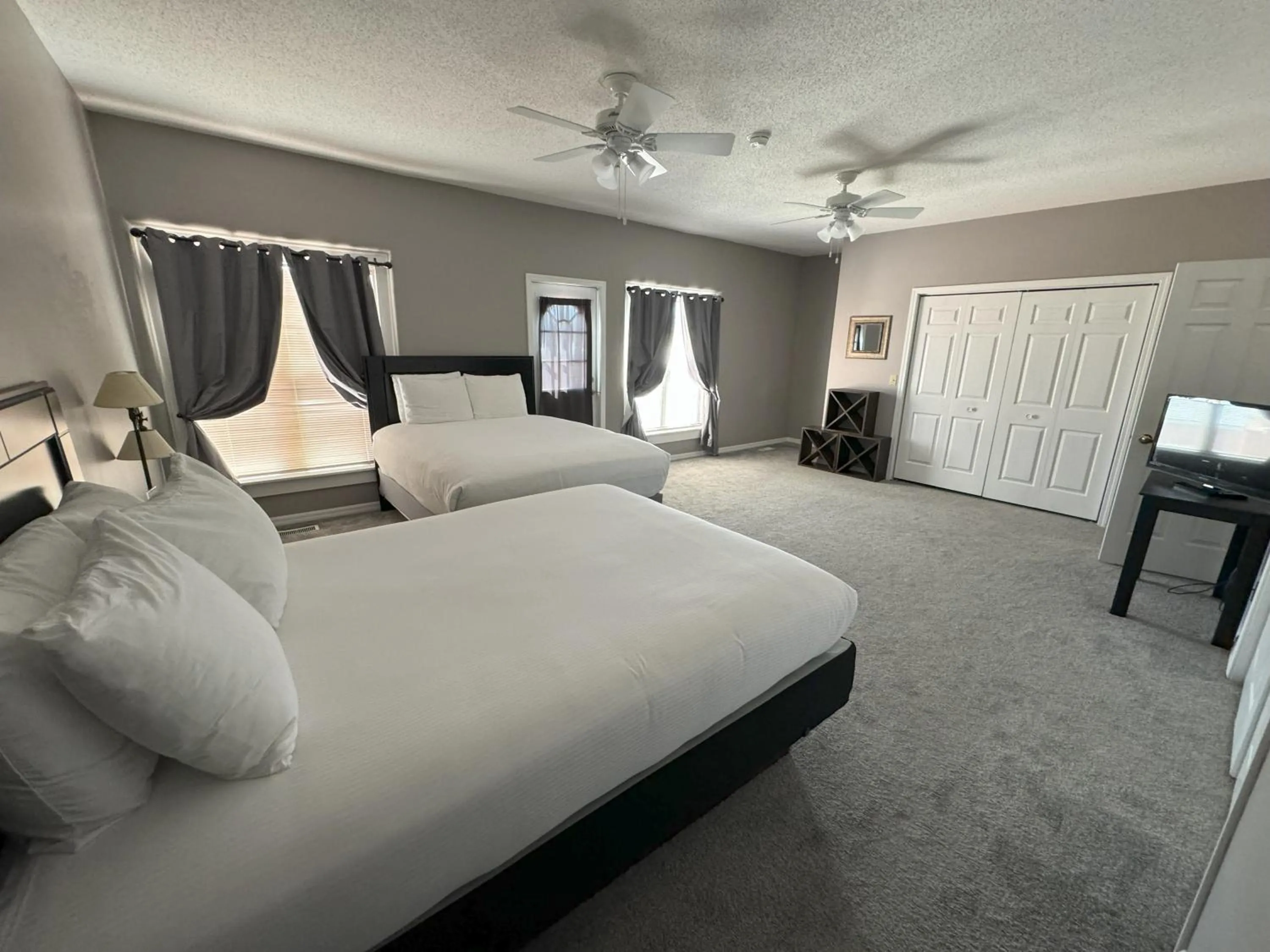 Bedroom, Bed in The Continental Hotel