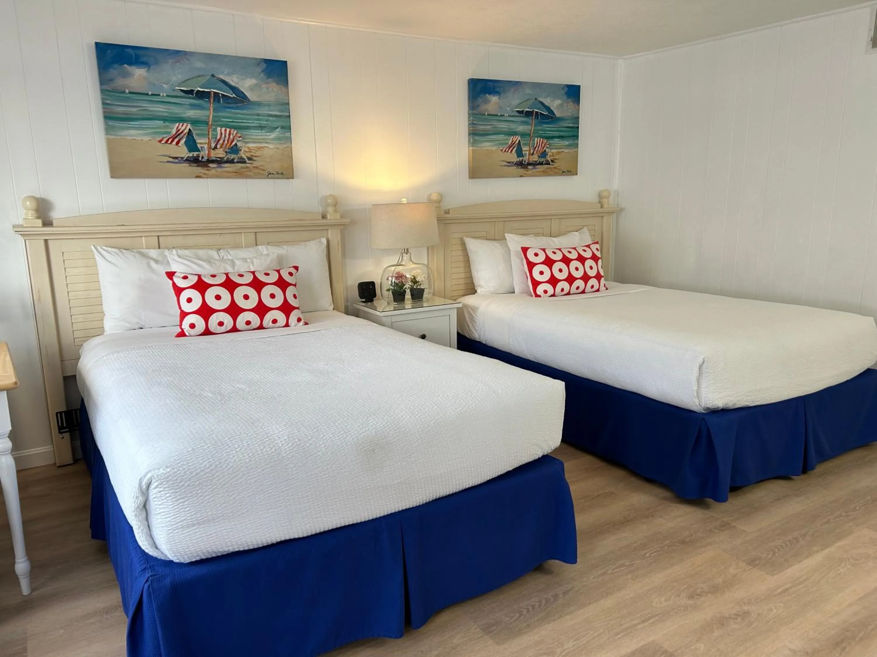 Bed in Mariner Motel